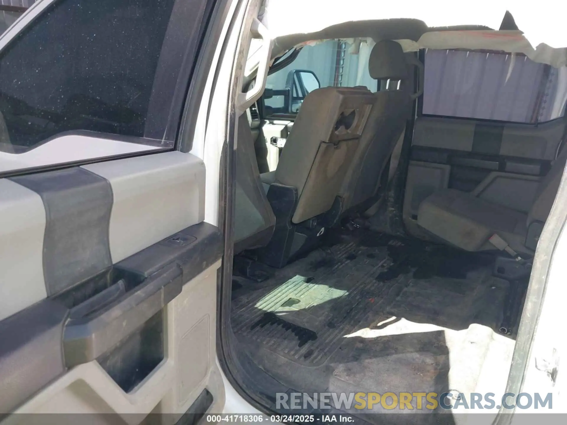 6 Photograph of a damaged car 1FT8W3DT3KEG03246 FORD F-350 2019