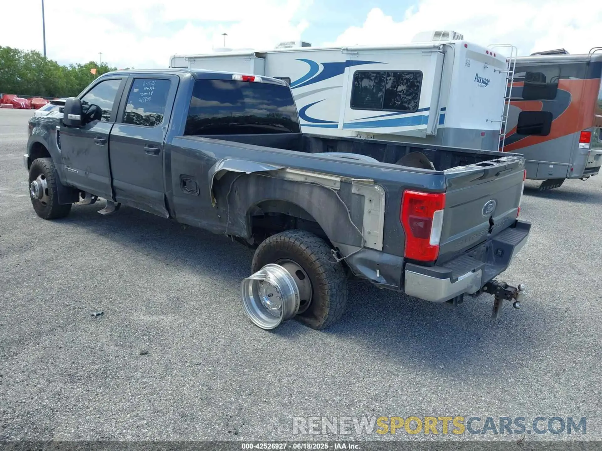 3 Photograph of a damaged car 1FT8W3DT3KEG83843 FORD F-350 2019