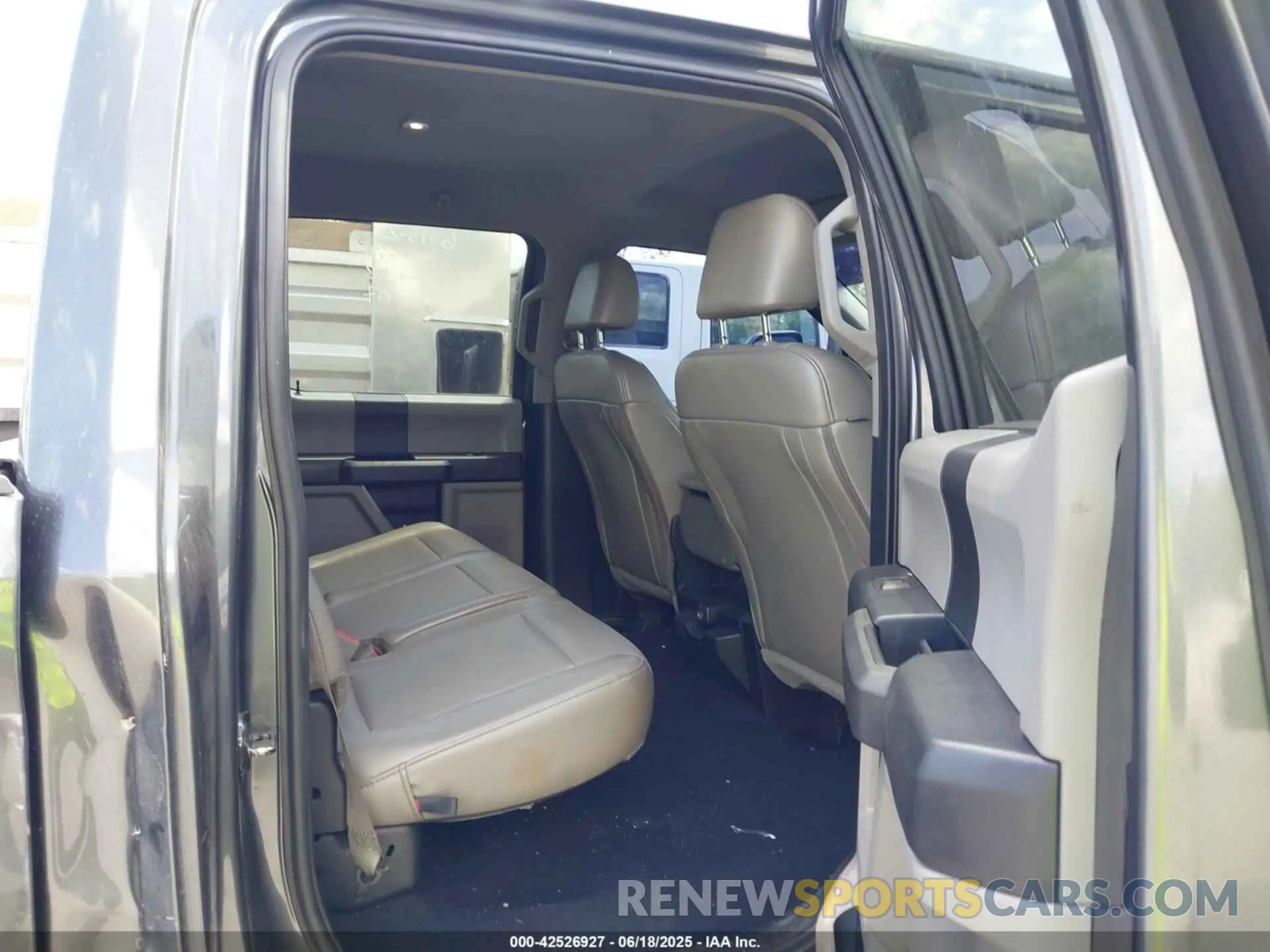 8 Photograph of a damaged car 1FT8W3DT3KEG83843 FORD F-350 2019