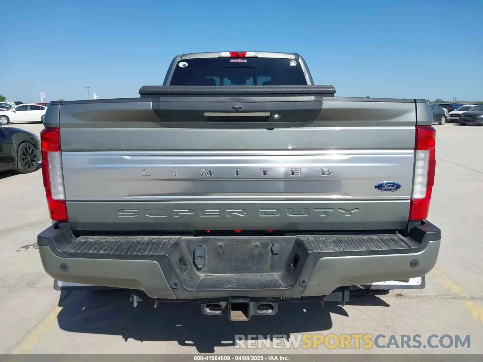 17 Photograph of a damaged car 1FT8W3DT4KEE40204 FORD F-350 2019