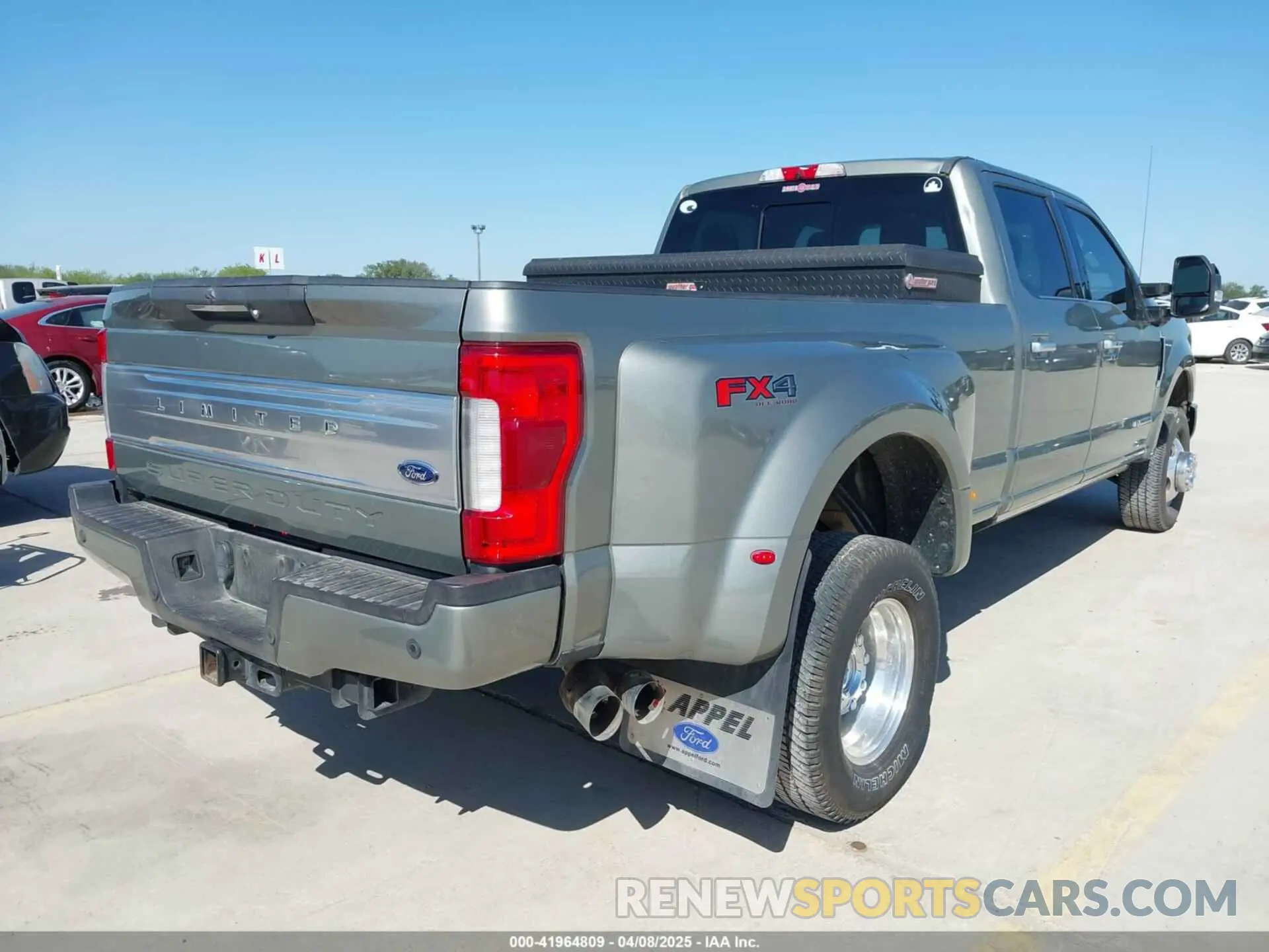 4 Photograph of a damaged car 1FT8W3DT4KEE40204 FORD F-350 2019