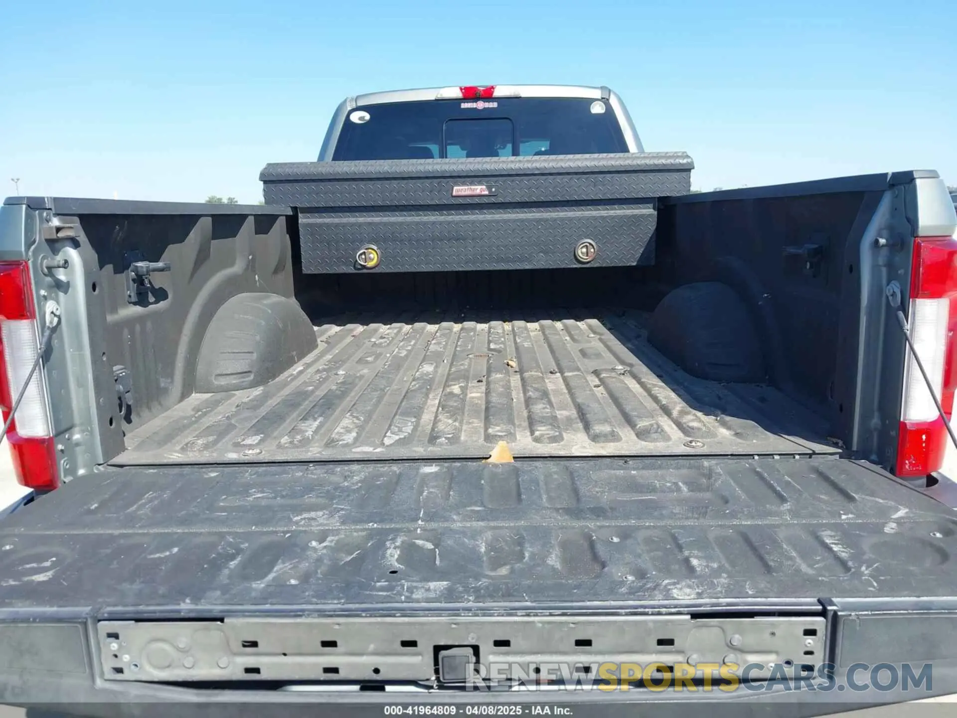 6 Photograph of a damaged car 1FT8W3DT4KEE40204 FORD F-350 2019
