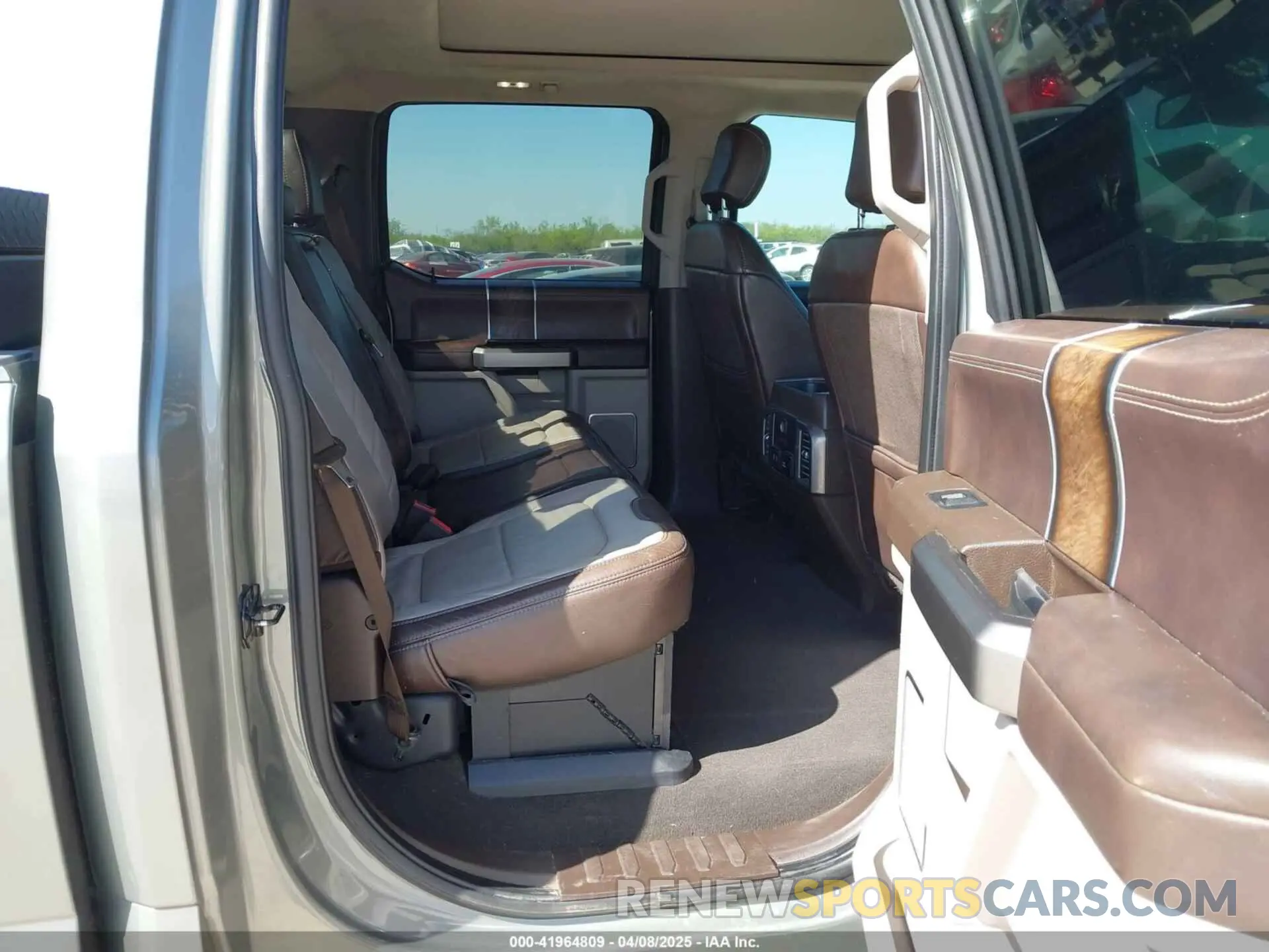 7 Photograph of a damaged car 1FT8W3DT4KEE40204 FORD F-350 2019
