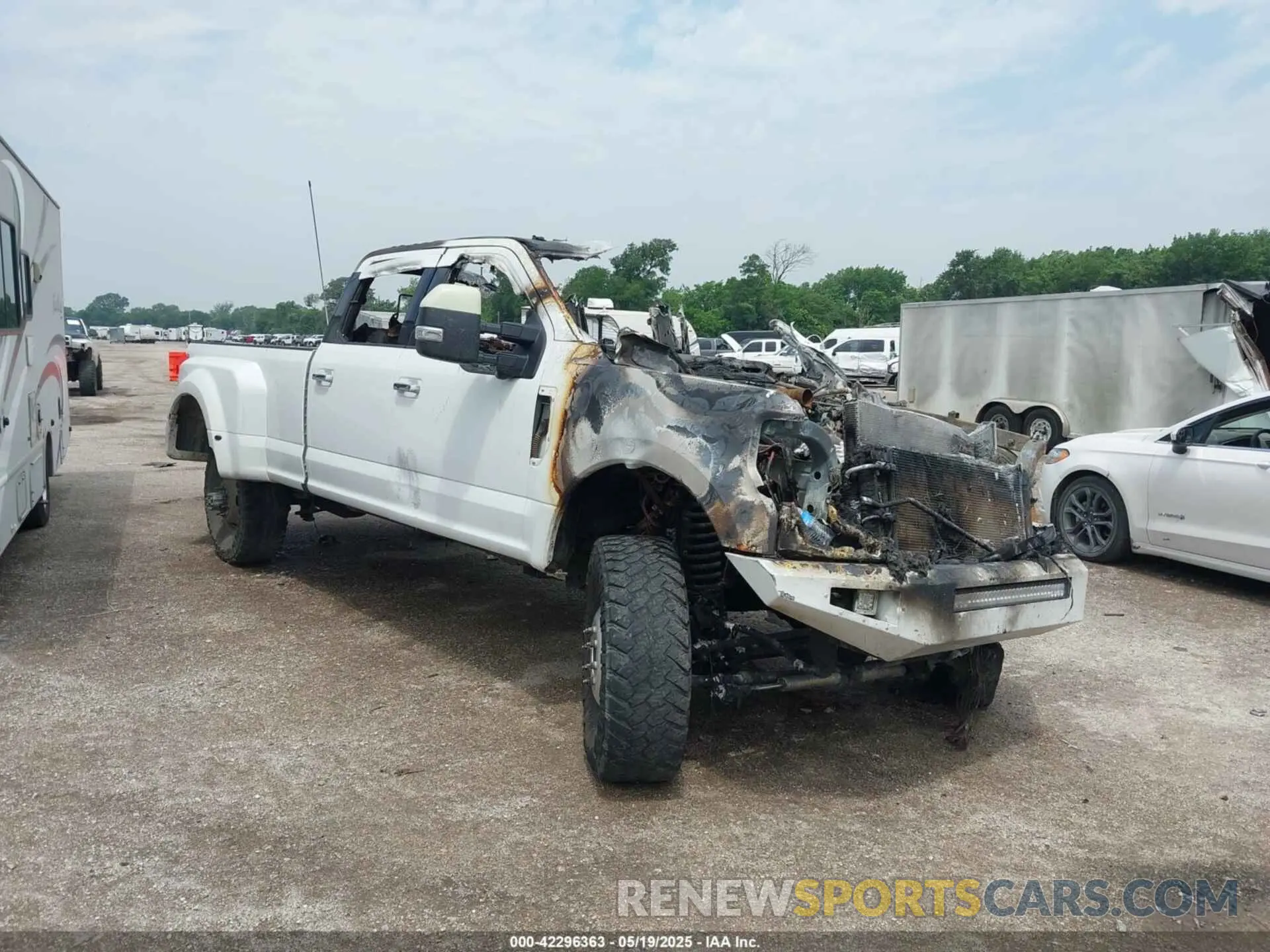 1 Photograph of a damaged car 1FT8W3DT5KED64377 FORD F-350 2019