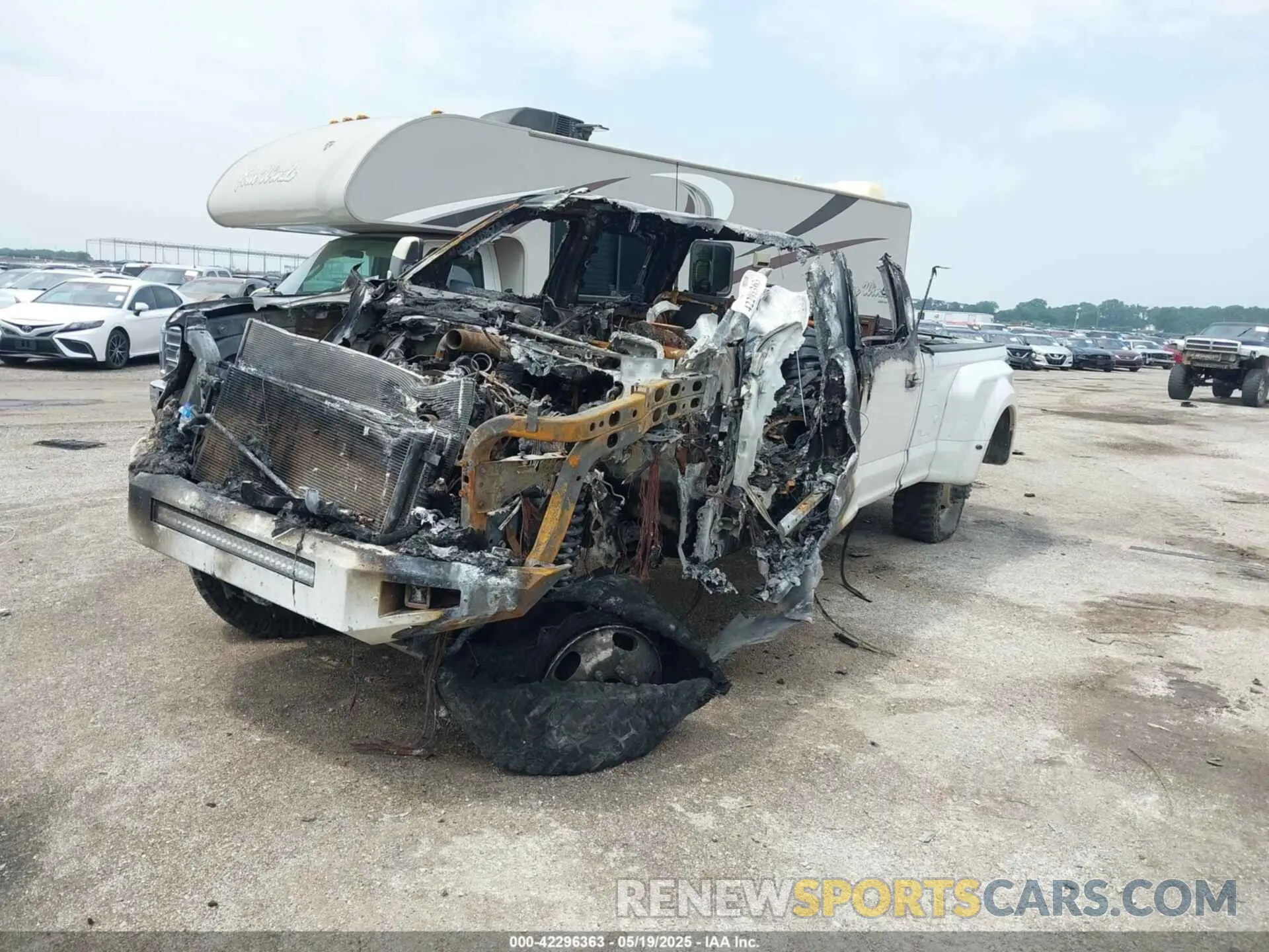 2 Photograph of a damaged car 1FT8W3DT5KED64377 FORD F-350 2019