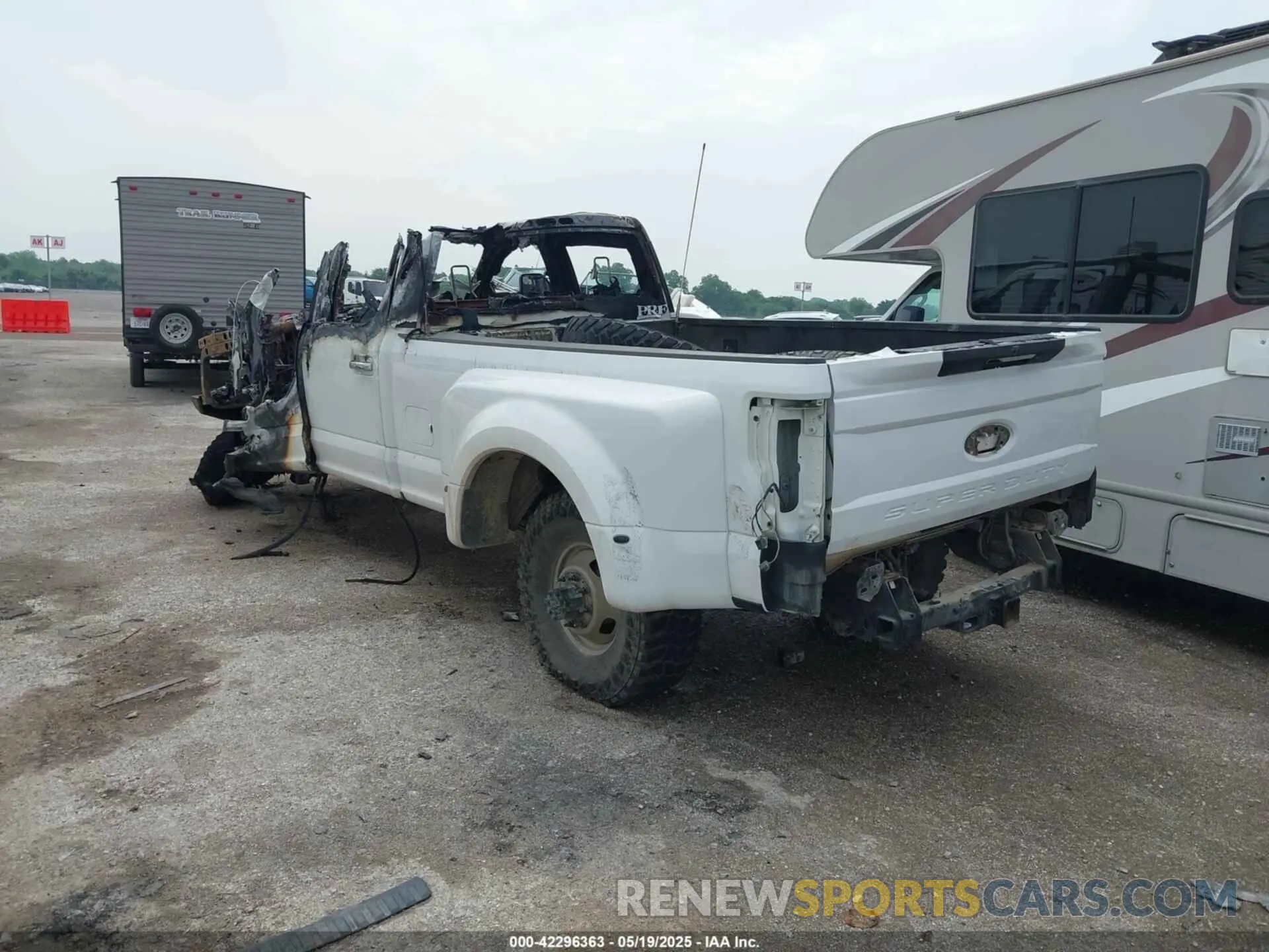 3 Photograph of a damaged car 1FT8W3DT5KED64377 FORD F-350 2019
