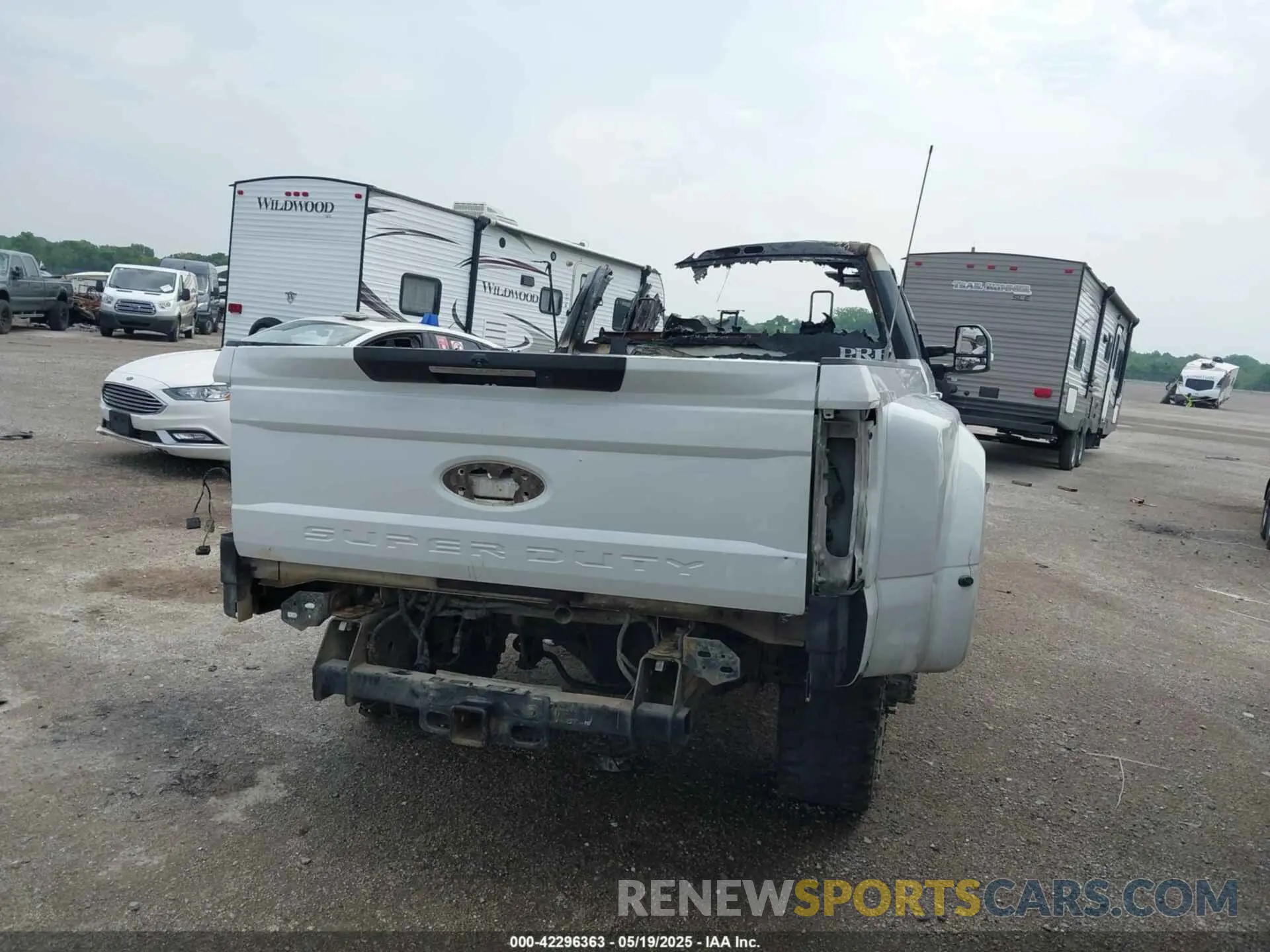 4 Photograph of a damaged car 1FT8W3DT5KED64377 FORD F-350 2019