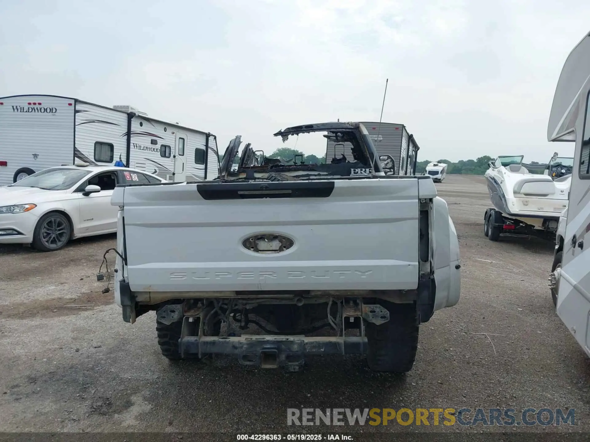 8 Photograph of a damaged car 1FT8W3DT5KED64377 FORD F-350 2019