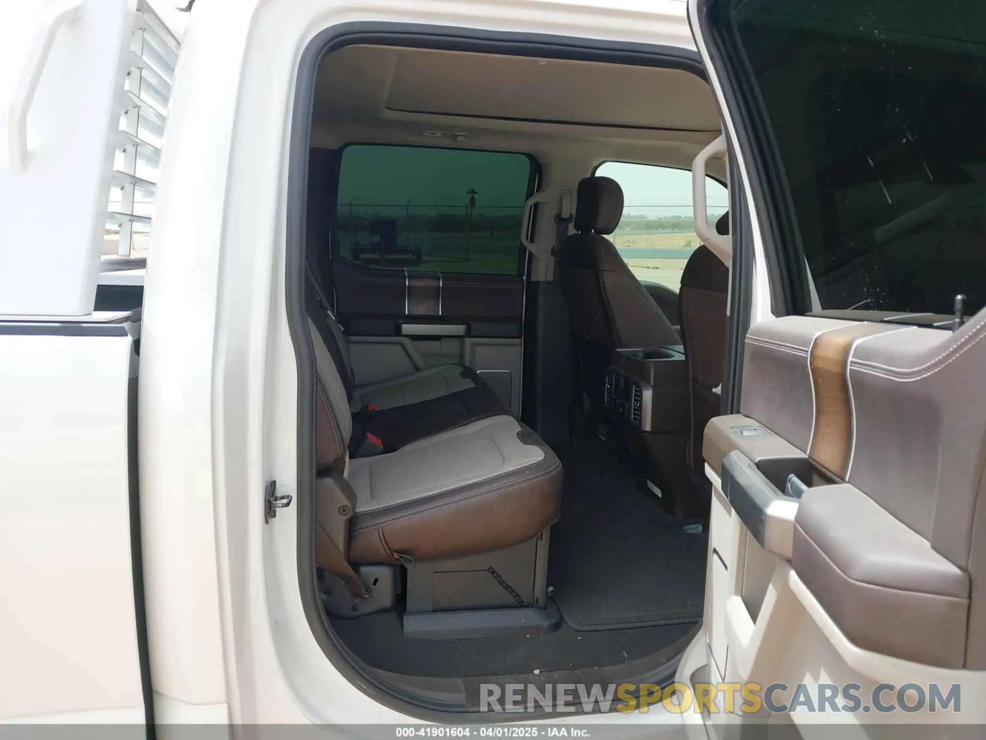 8 Photograph of a damaged car 1FT8W3DT5KED92907 FORD F-350 2019