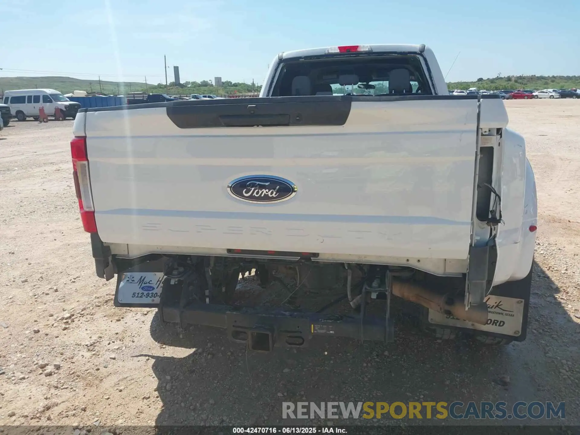 21 Photograph of a damaged car 1FT8W3DT5KEE11276 FORD F-350 2019