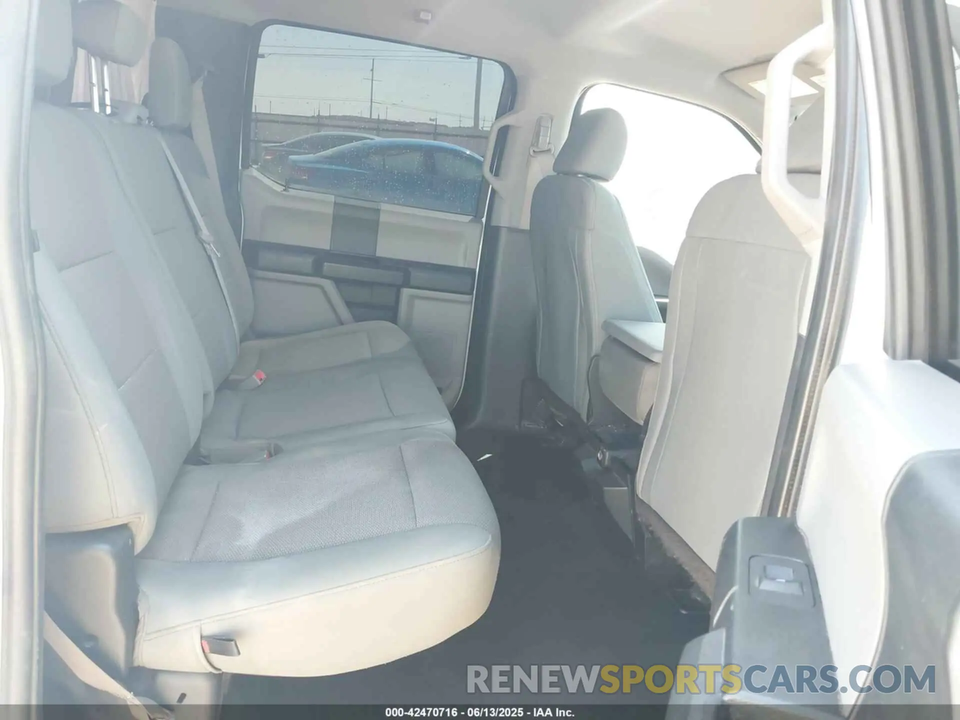 7 Photograph of a damaged car 1FT8W3DT5KEE11276 FORD F-350 2019