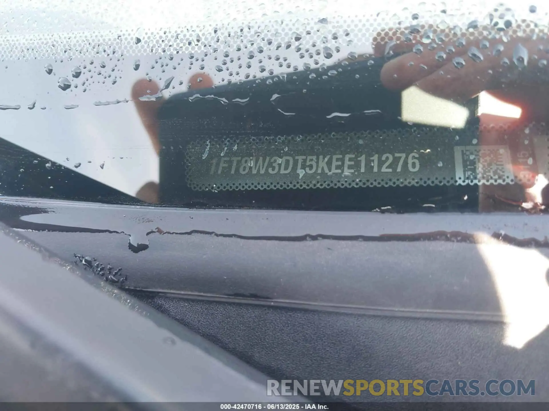 8 Photograph of a damaged car 1FT8W3DT5KEE11276 FORD F-350 2019