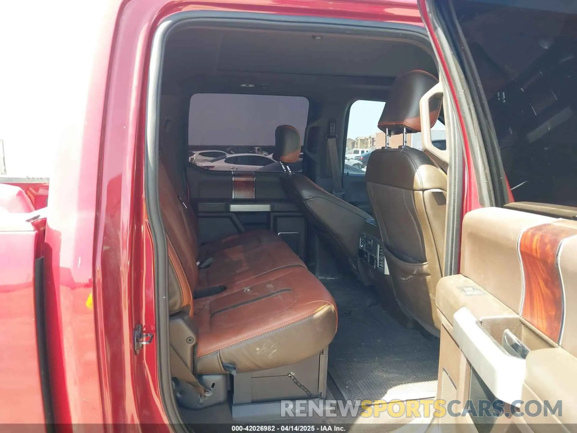 6 Photograph of a damaged car 1FT8W3DT5KEE40647 FORD F-350 2019
