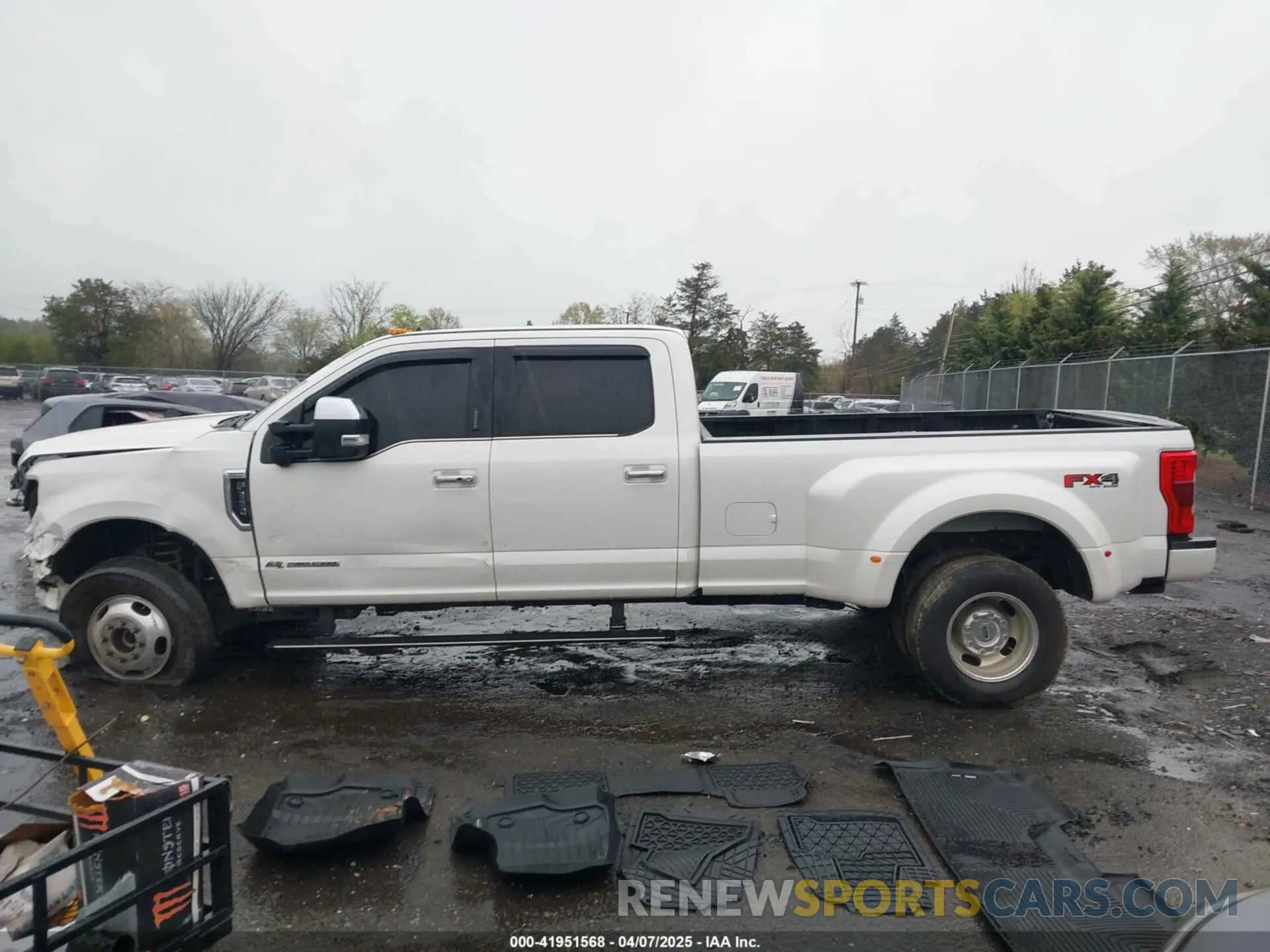 15 Photograph of a damaged car 1FT8W3DT5KEG67143 FORD F-350 2019