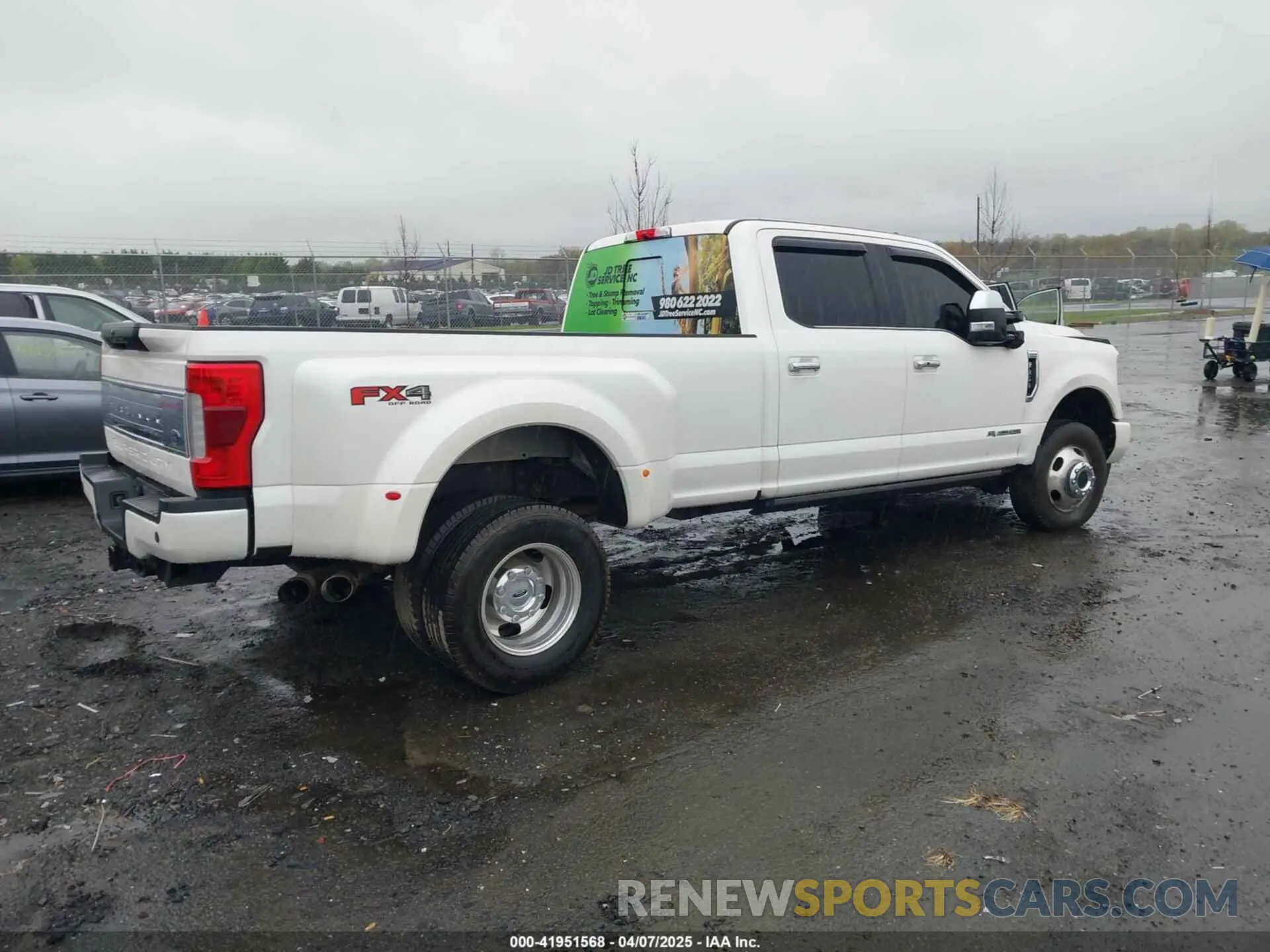 4 Photograph of a damaged car 1FT8W3DT5KEG67143 FORD F-350 2019