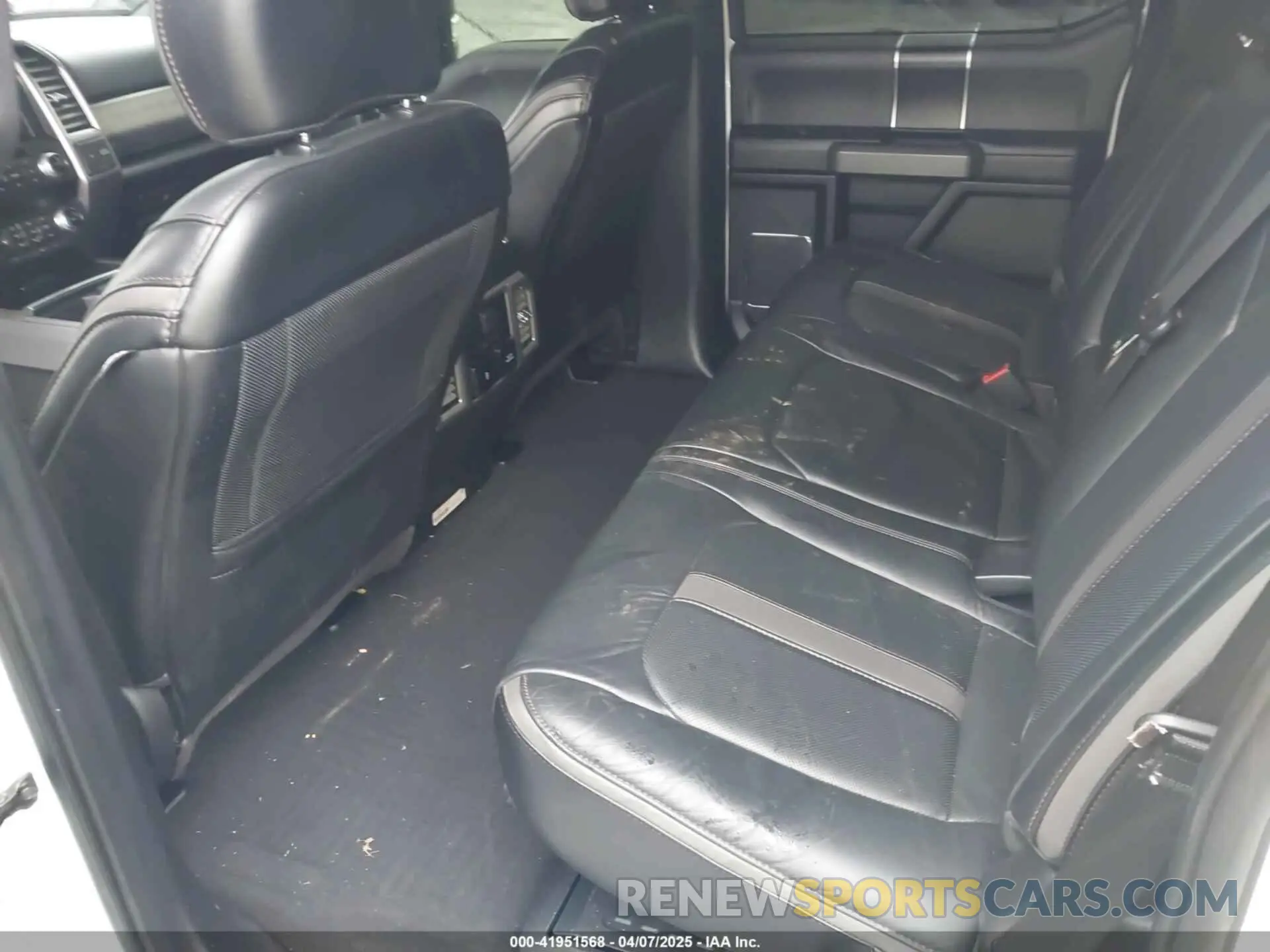 7 Photograph of a damaged car 1FT8W3DT5KEG67143 FORD F-350 2019