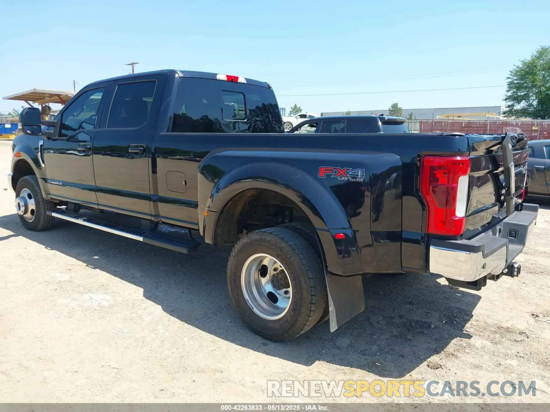 3 Photograph of a damaged car 1FT8W3DT6KED10358 FORD F-350 2019