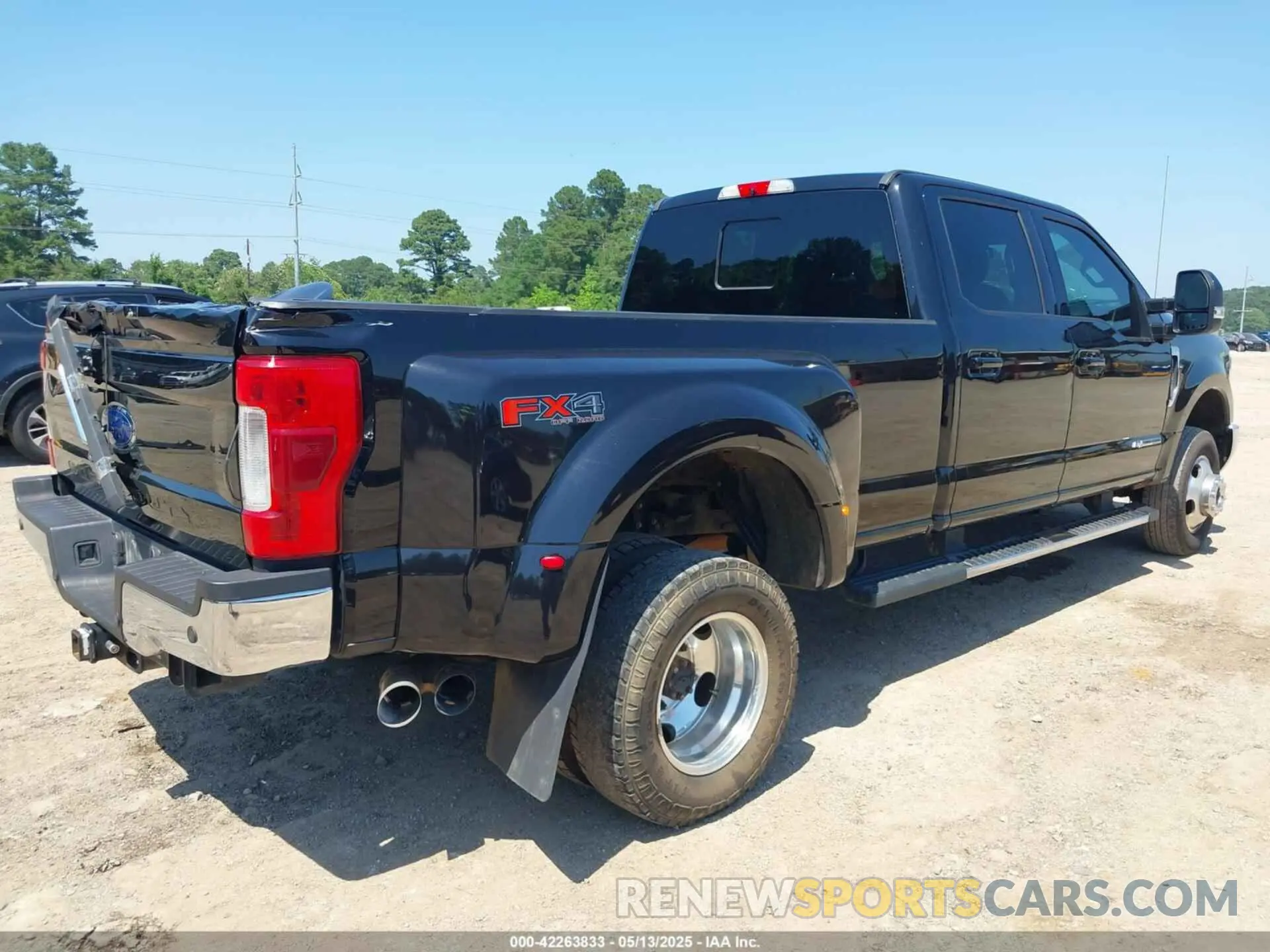 4 Photograph of a damaged car 1FT8W3DT6KED10358 FORD F-350 2019