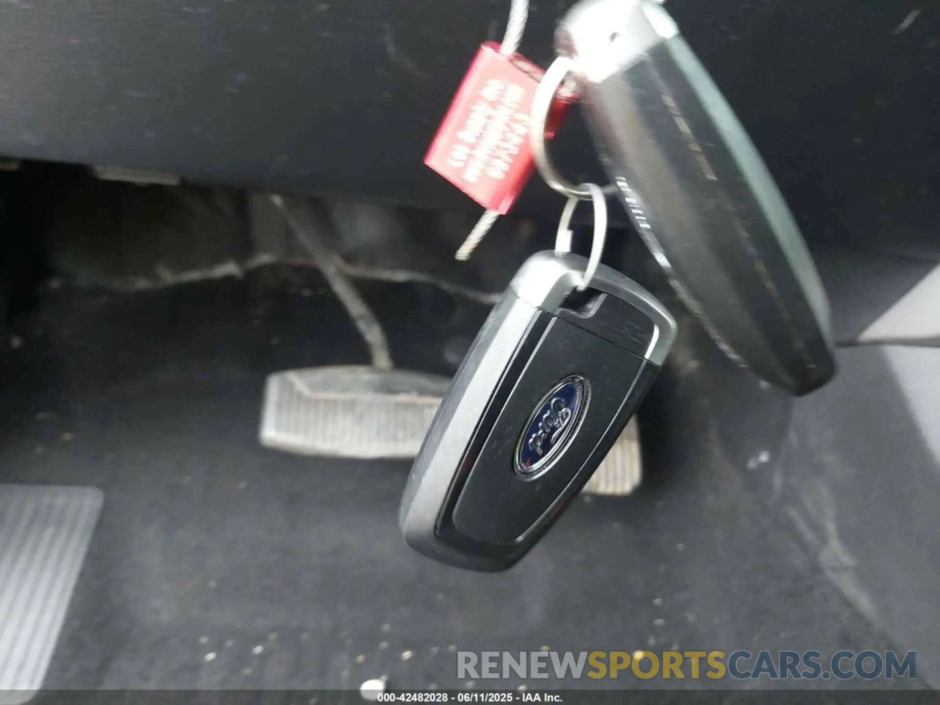 11 Photograph of a damaged car 1FT8W3DT7KEE20576 FORD F-350 2019