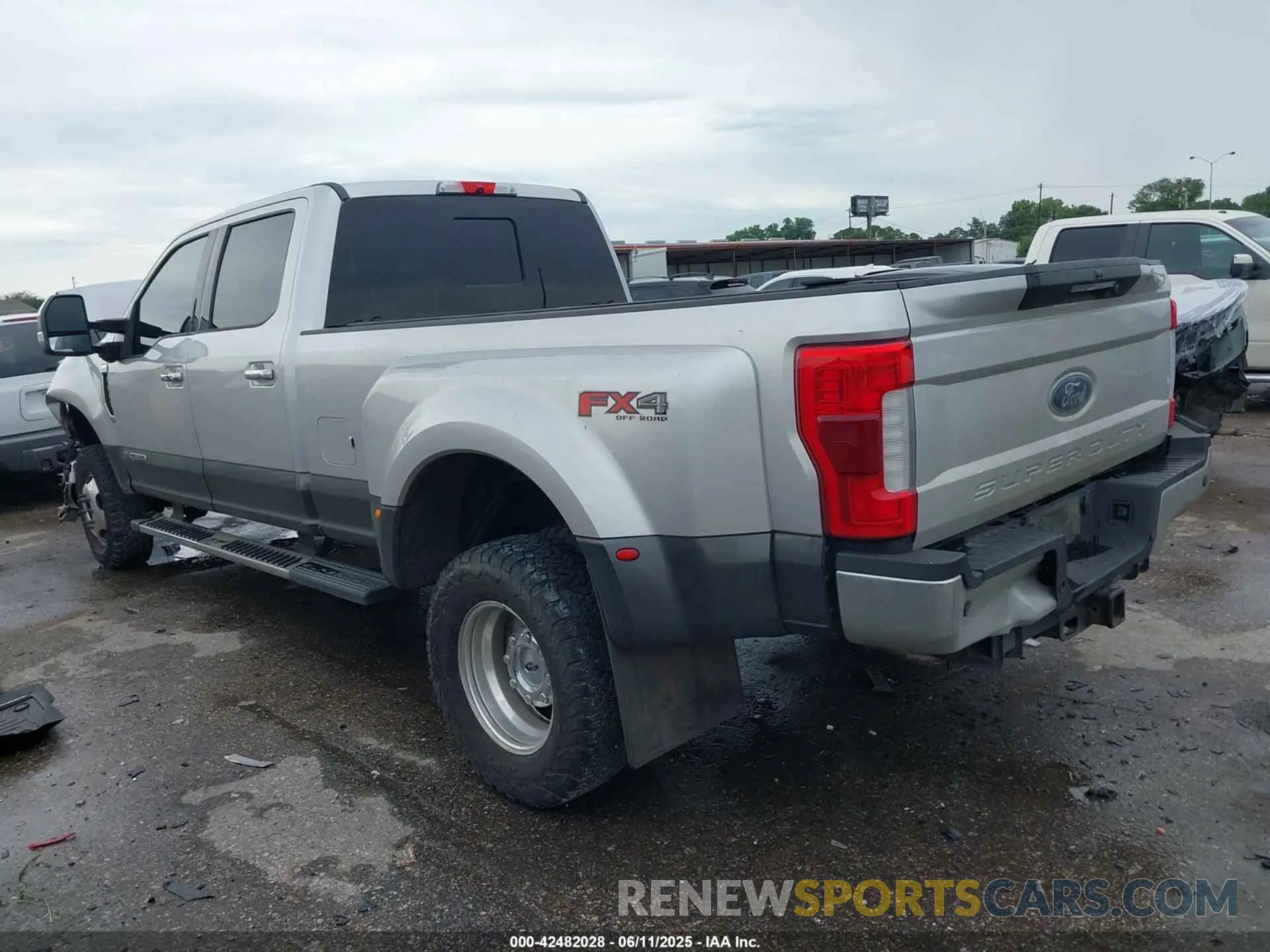 3 Photograph of a damaged car 1FT8W3DT7KEE20576 FORD F-350 2019