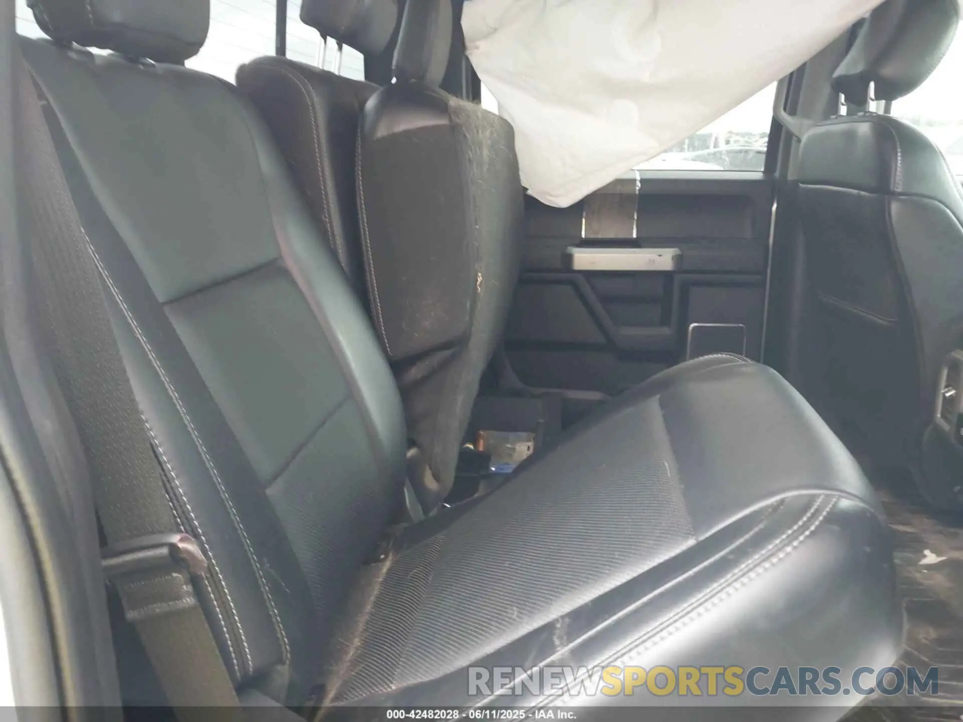 8 Photograph of a damaged car 1FT8W3DT7KEE20576 FORD F-350 2019
