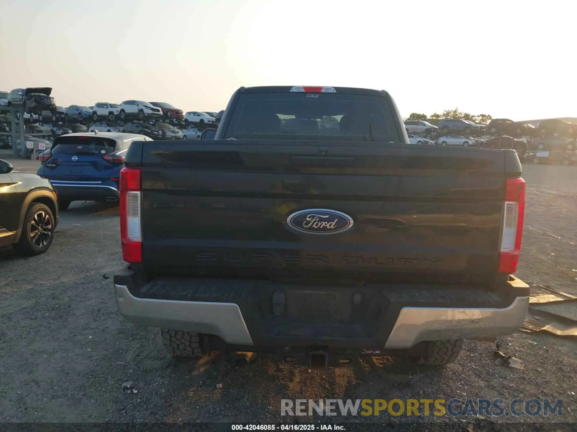 15 Photograph of a damaged car 1FT8X3BT8KED51042 FORD F-350 2019