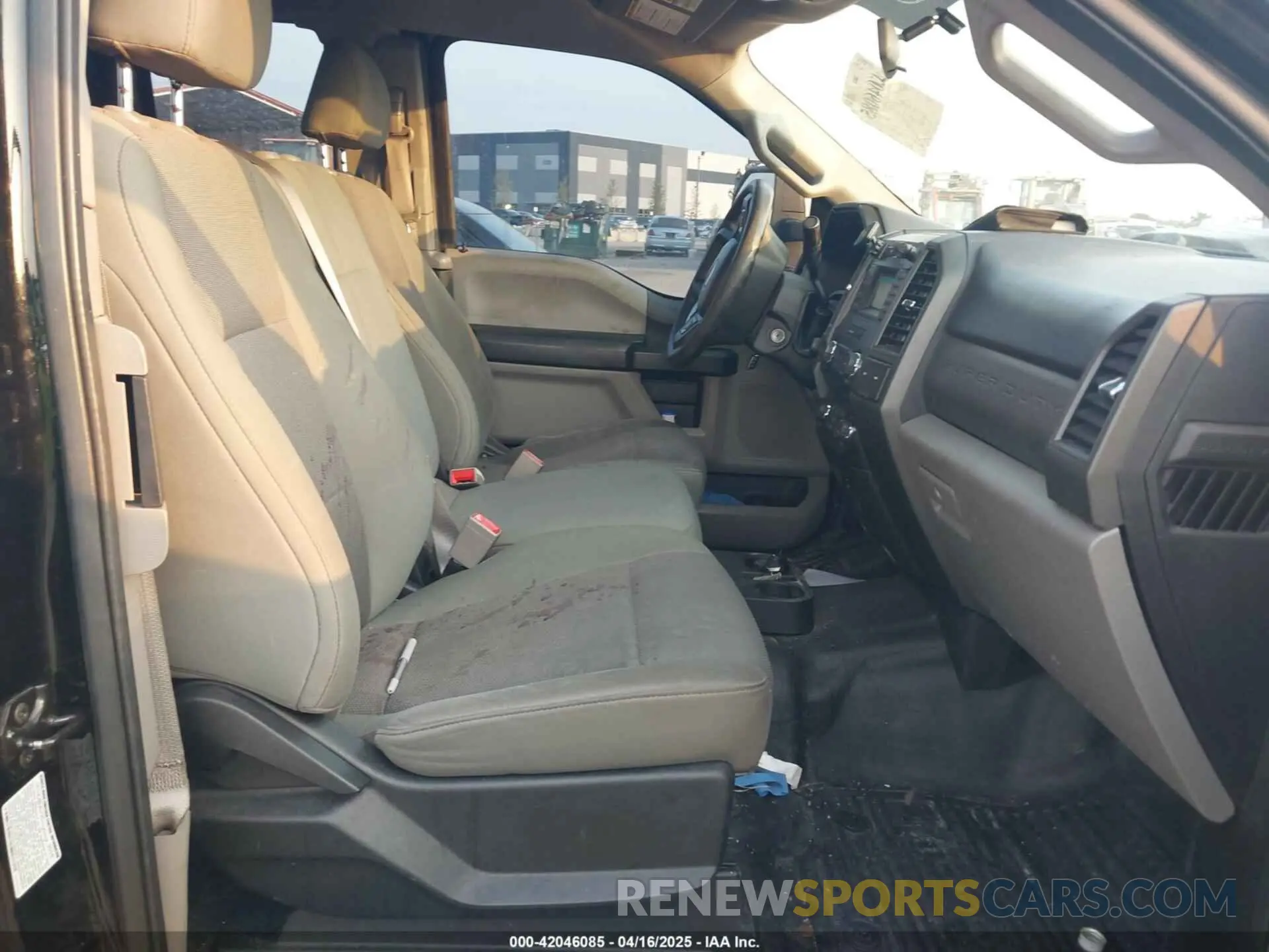 5 Photograph of a damaged car 1FT8X3BT8KED51042 FORD F-350 2019