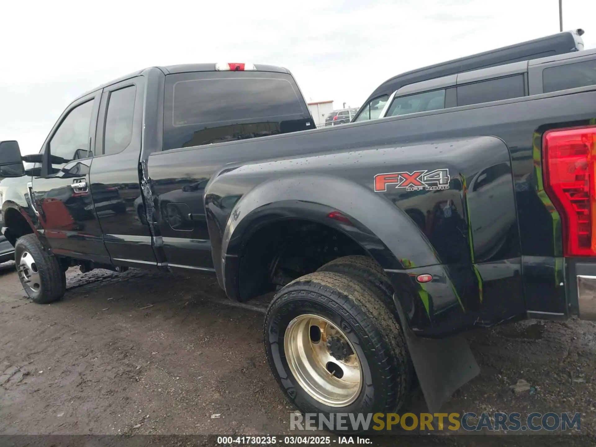 14 Photograph of a damaged car 1FT8X3DT2KEF00736 FORD F-350 2019