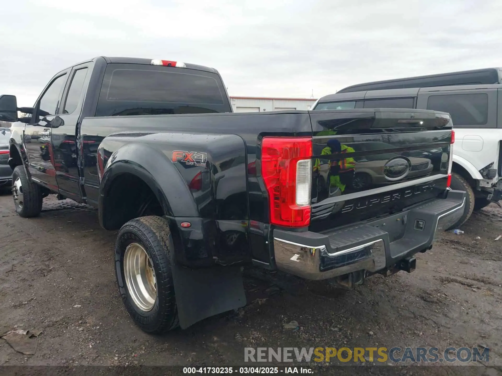 3 Photograph of a damaged car 1FT8X3DT2KEF00736 FORD F-350 2019