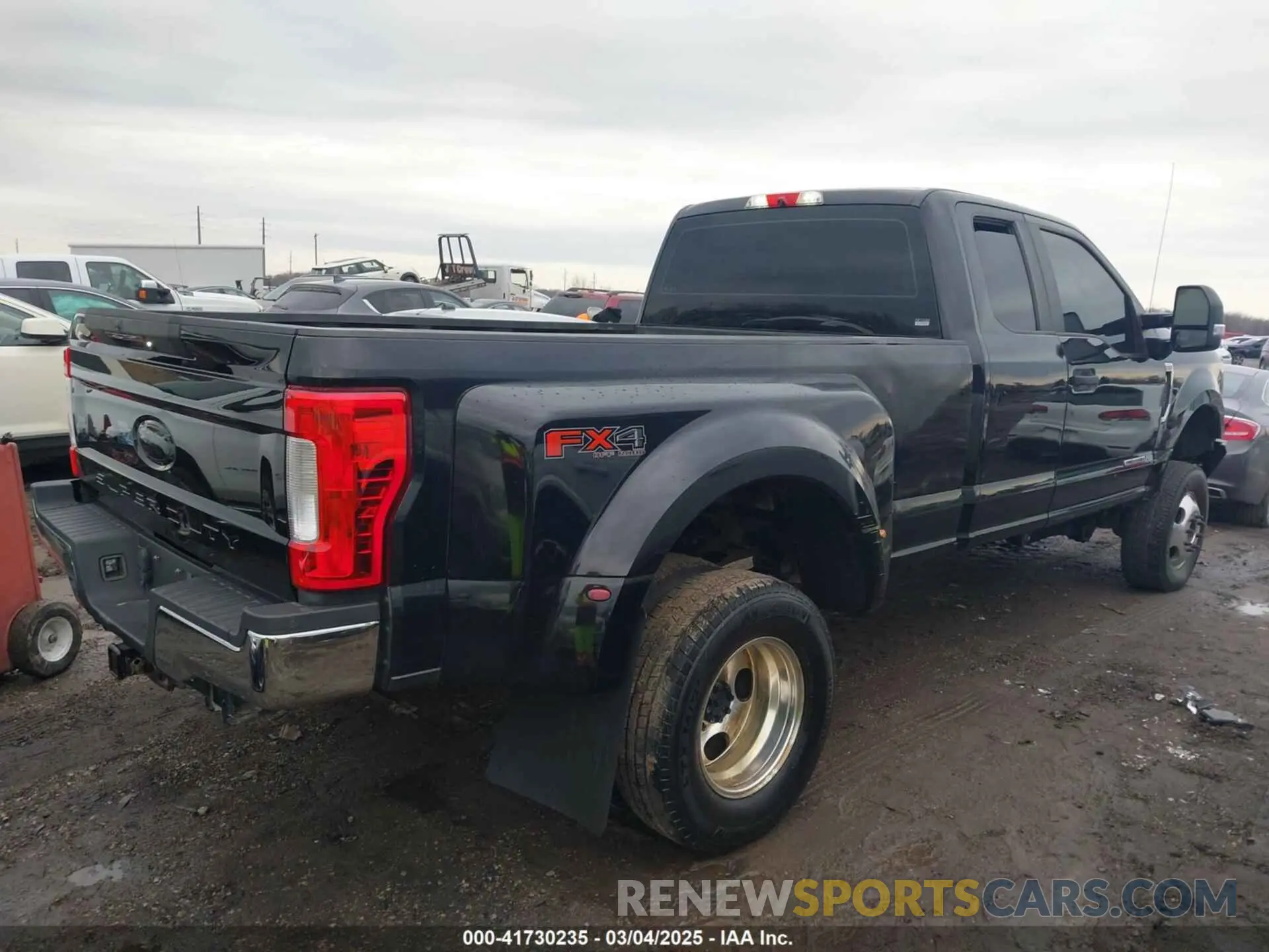 4 Photograph of a damaged car 1FT8X3DT2KEF00736 FORD F-350 2019