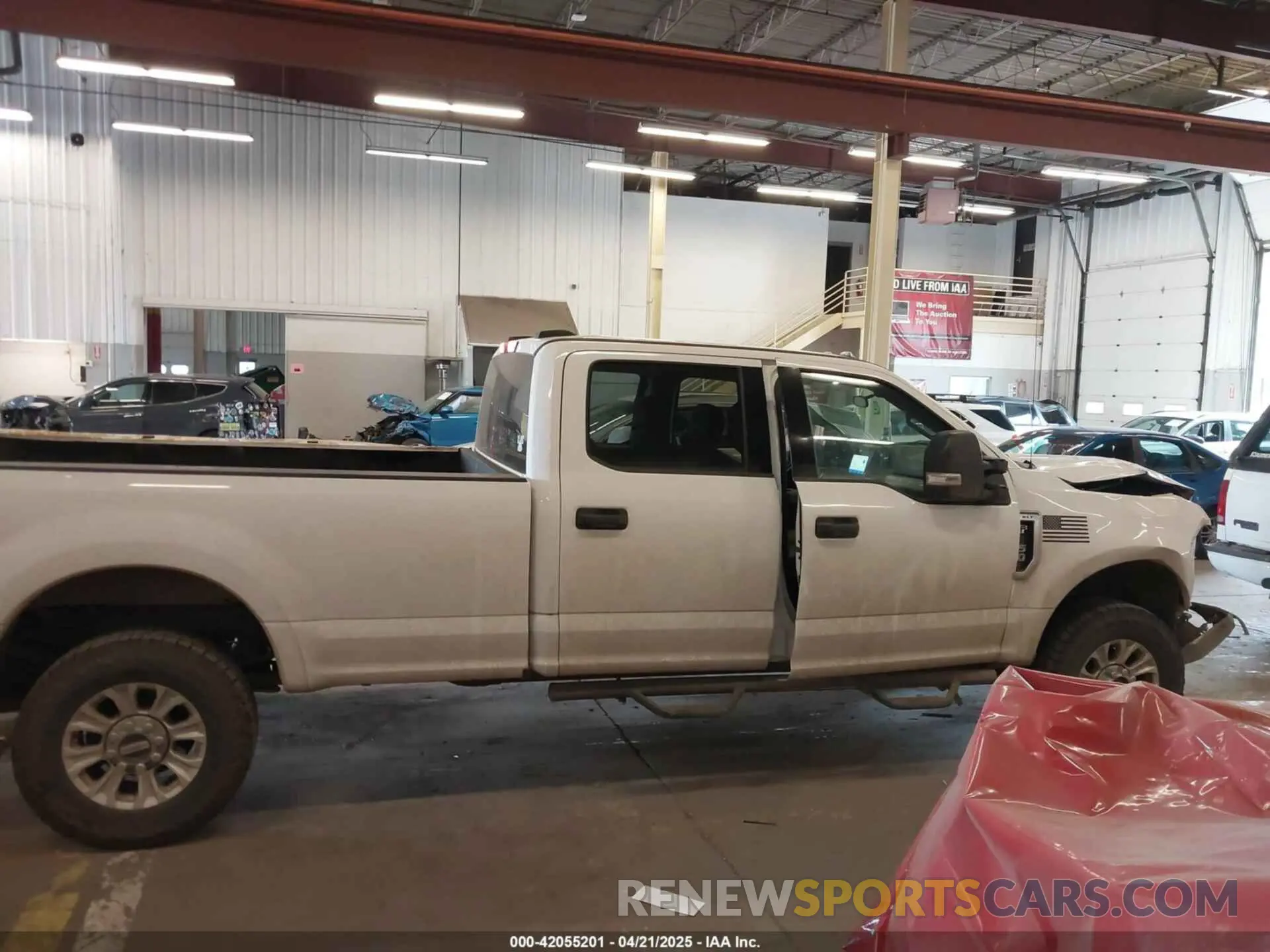 13 Photograph of a damaged car 1FT8W3B6XLEC94325 FORD F-350 2020