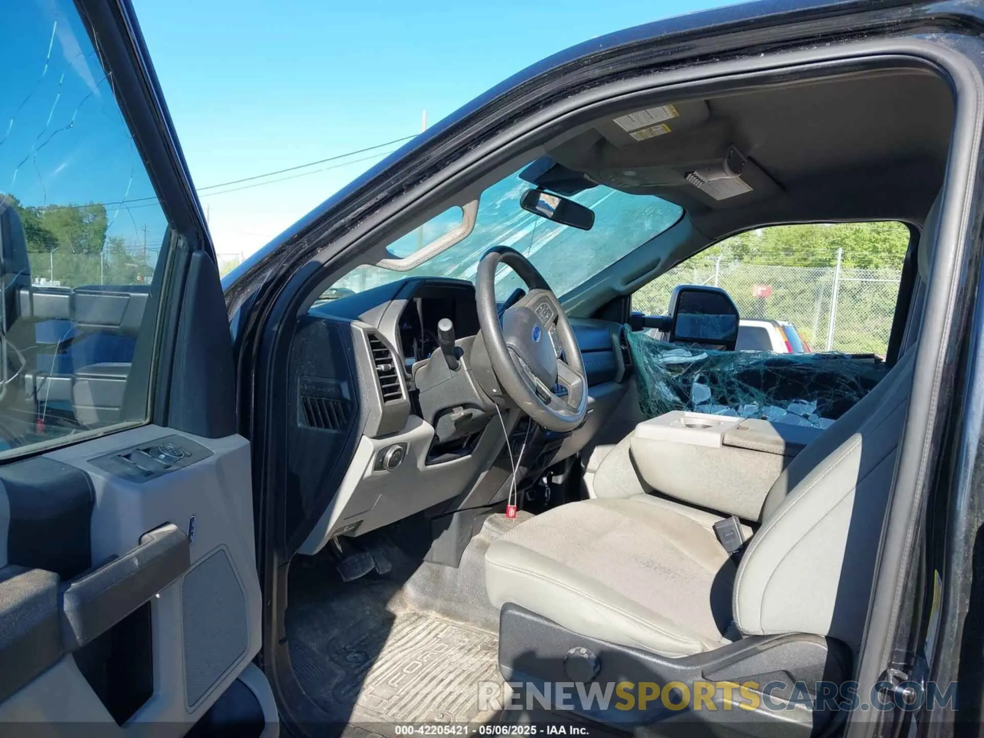 6 Photograph of a damaged car 1FT8W3BT1LEC61428 FORD F-350 2020