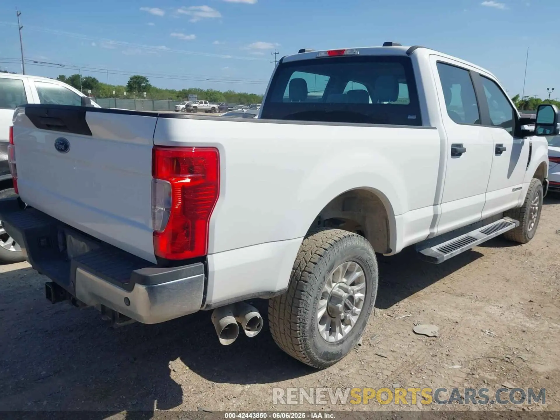 4 Photograph of a damaged car 1FT8W3BT4LED06622 FORD F-350 2020
