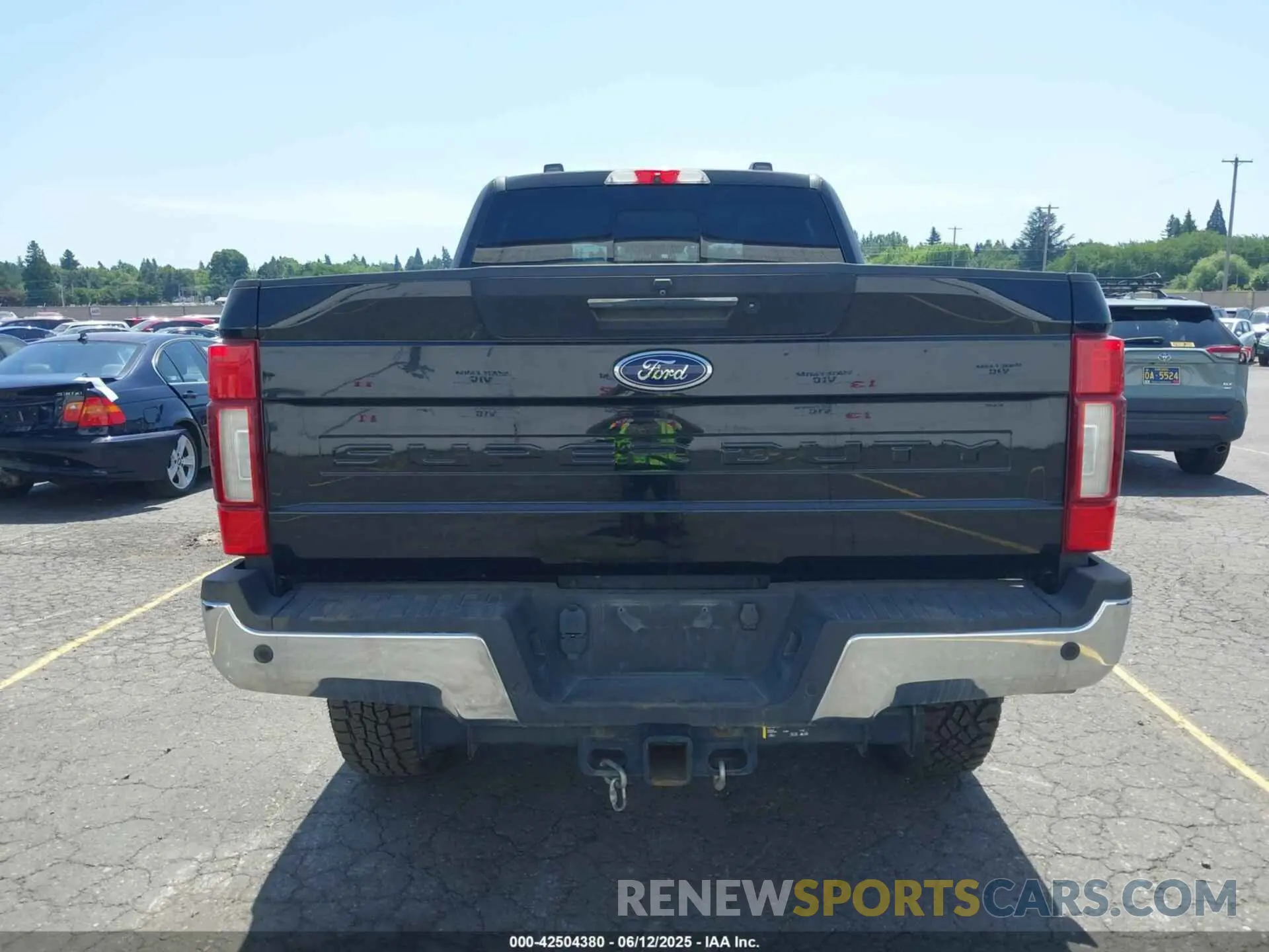 15 Photograph of a damaged car 1FT8W3BT6LEC21488 FORD F-350 2020