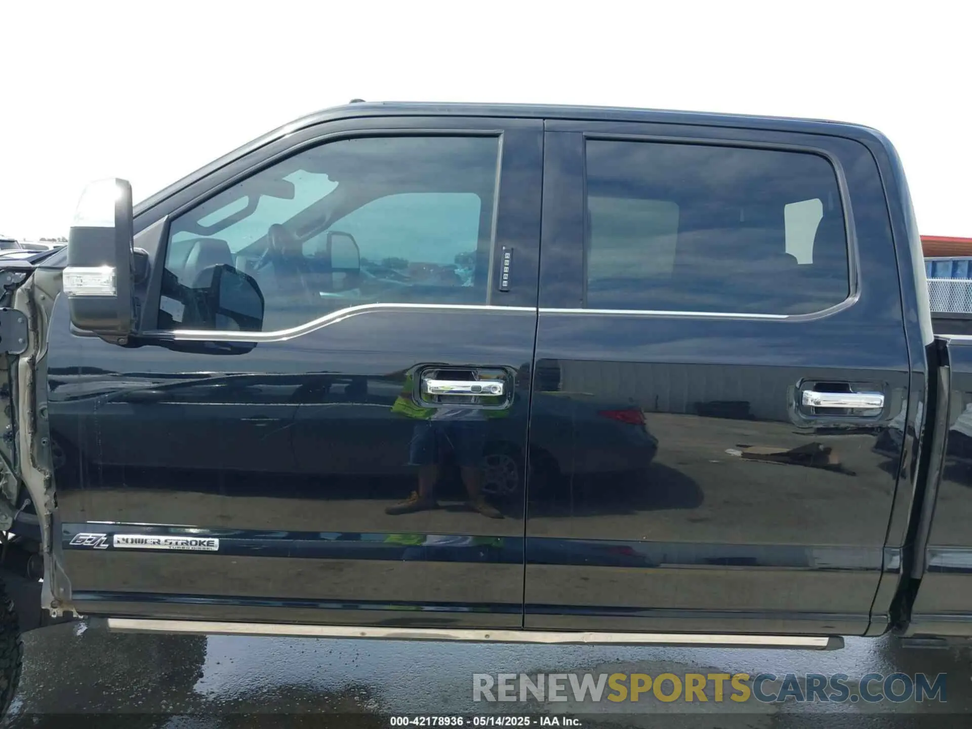 18 Photograph of a damaged car 1FT8W3BT6LEE19004 FORD F-350 2020