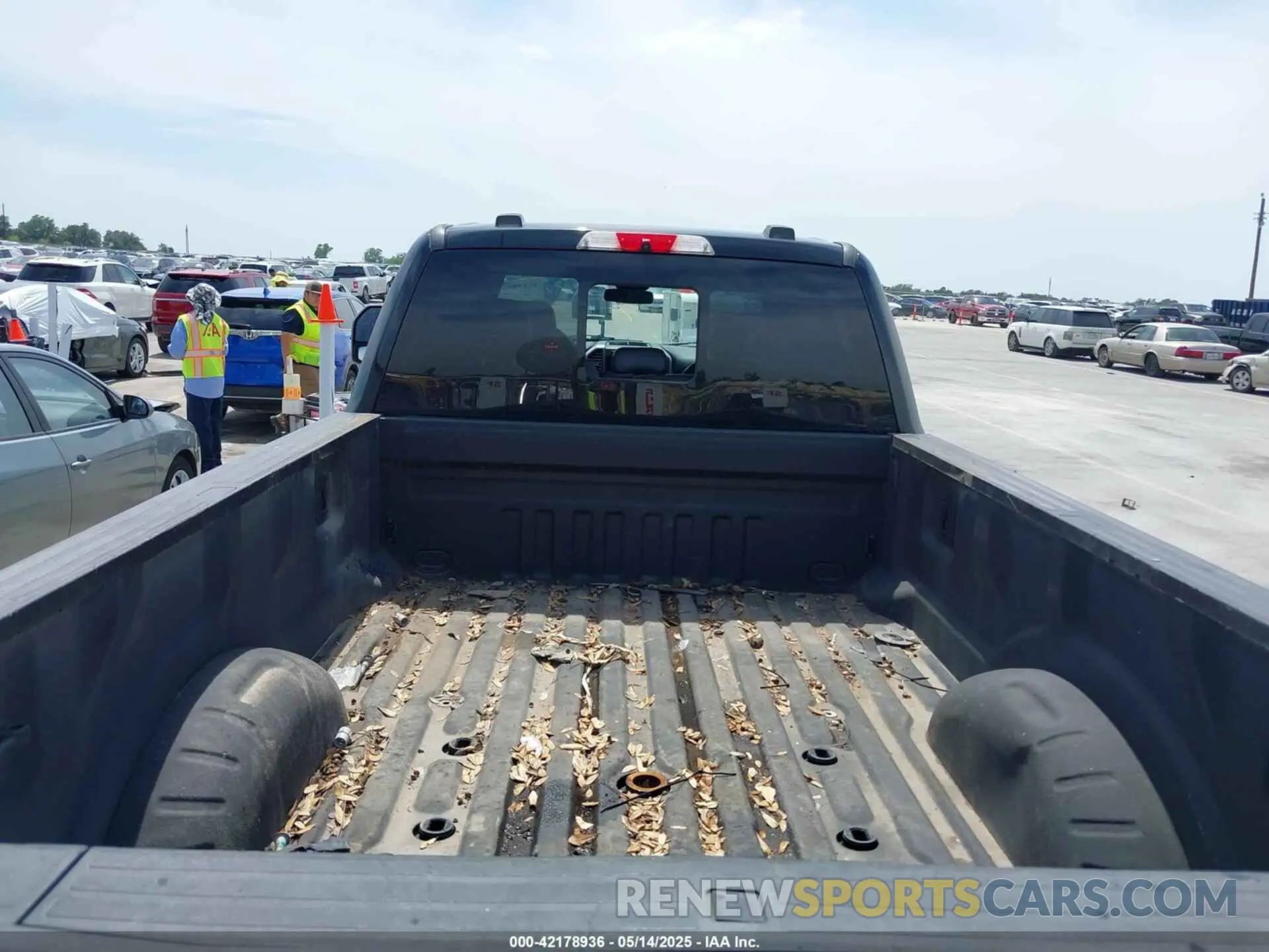 6 Photograph of a damaged car 1FT8W3BT6LEE19004 FORD F-350 2020