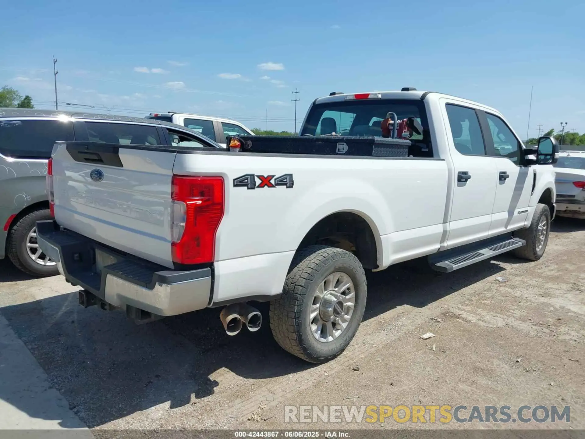 4 Photograph of a damaged car 1FT8W3BT8LEC47011 FORD F-350 2020