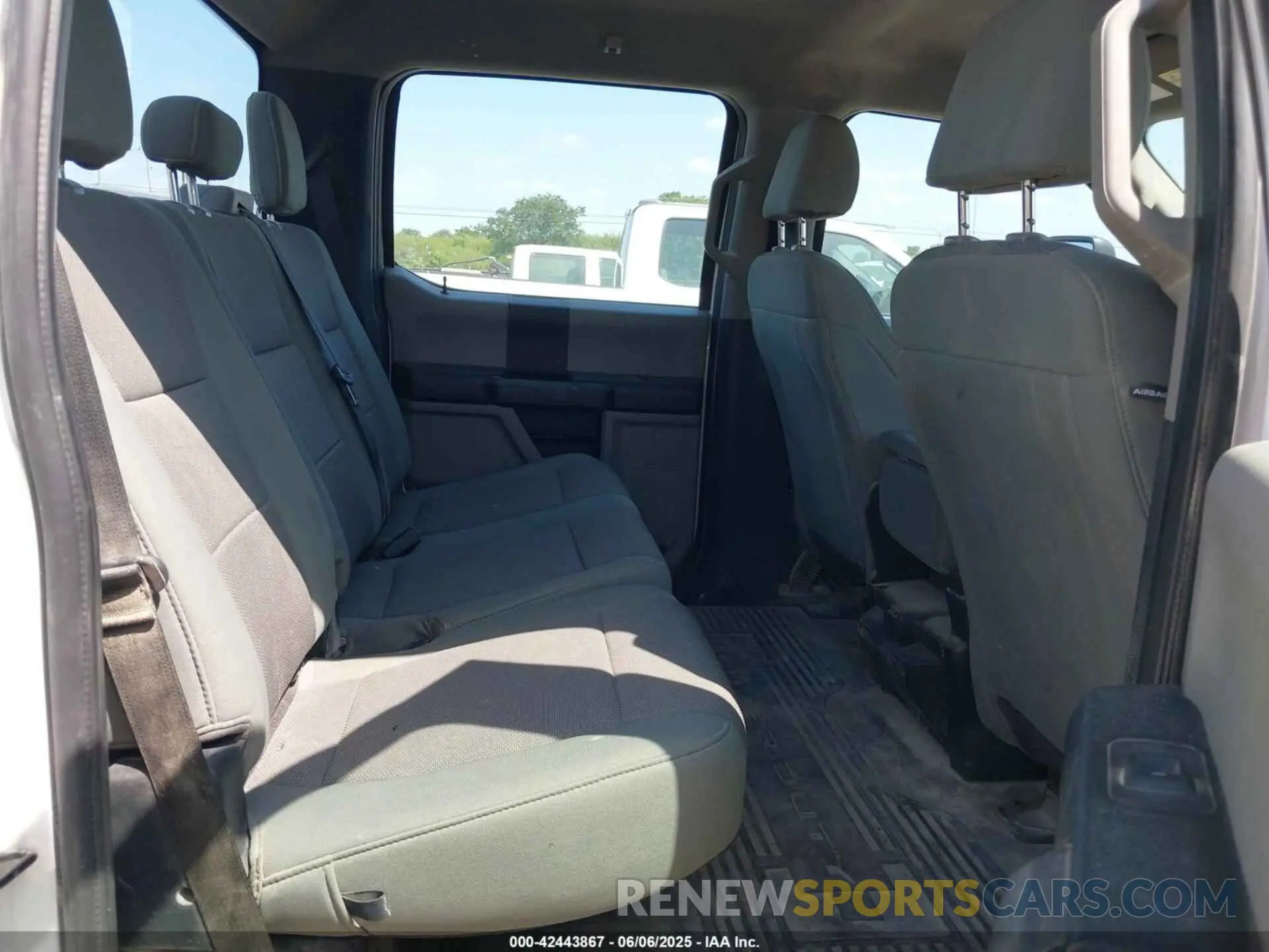6 Photograph of a damaged car 1FT8W3BT8LEC47011 FORD F-350 2020