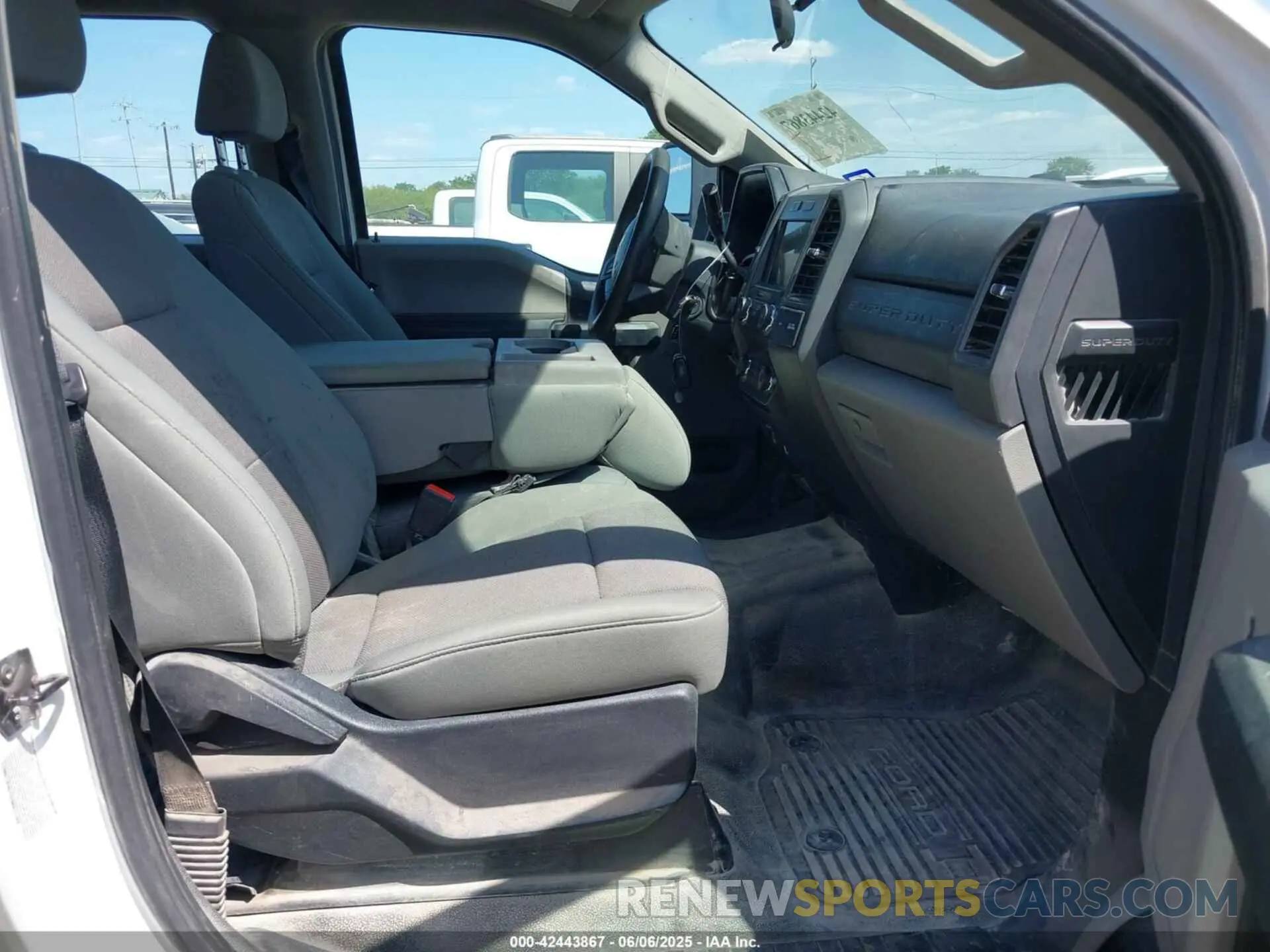 7 Photograph of a damaged car 1FT8W3BT8LEC47011 FORD F-350 2020