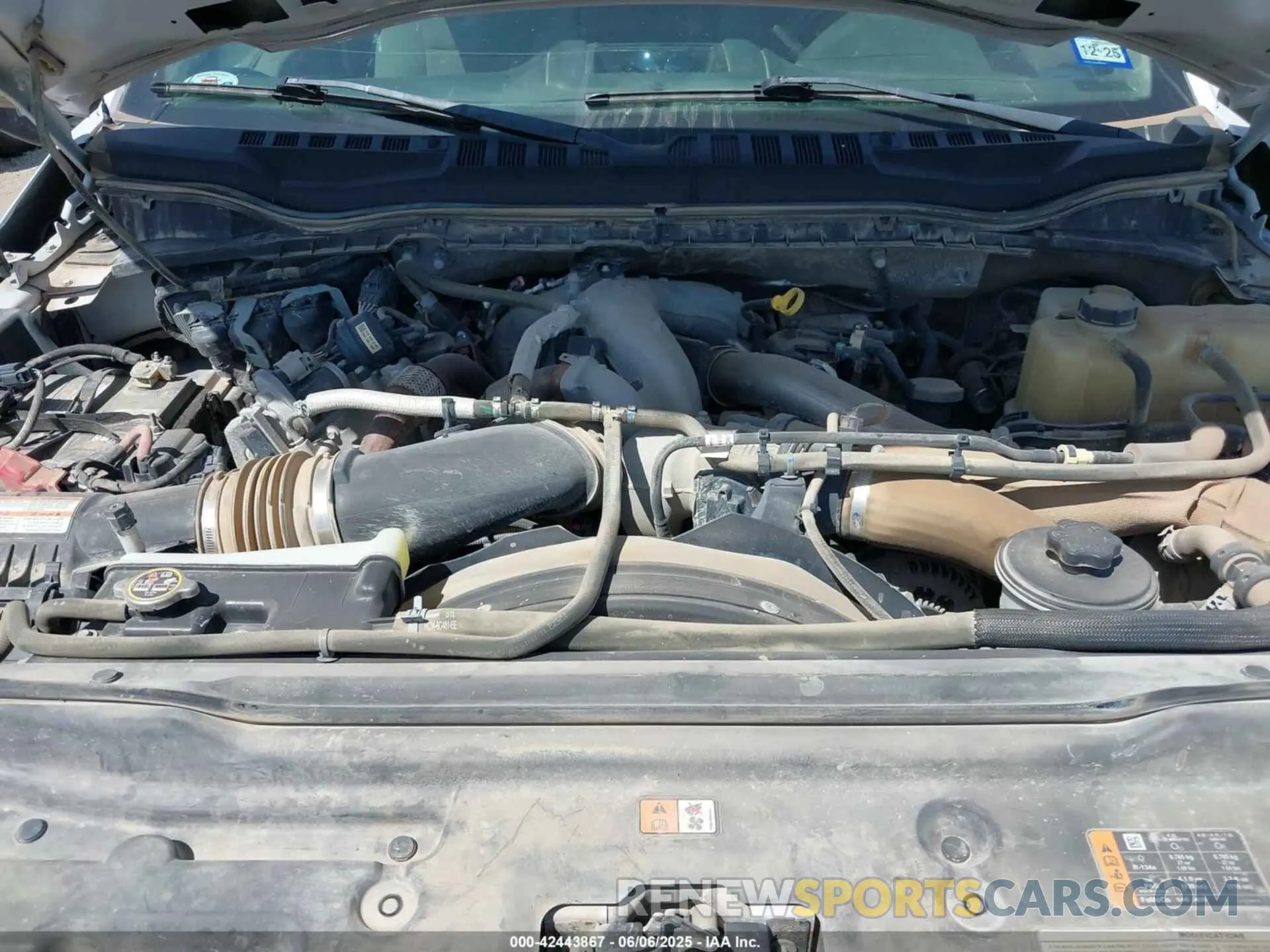 9 Photograph of a damaged car 1FT8W3BT8LEC47011 FORD F-350 2020