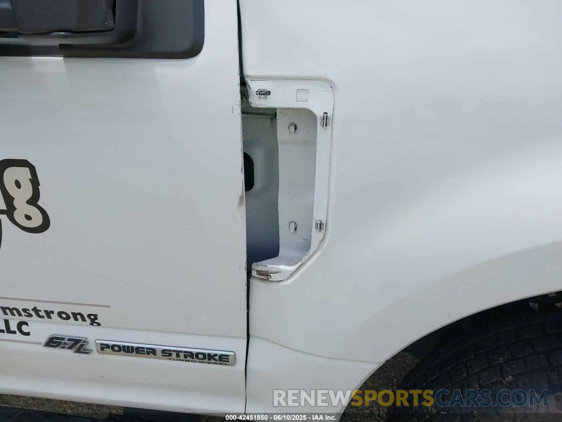 21 Photograph of a damaged car 1FT8W3BT8LED53314 FORD F-350 2020