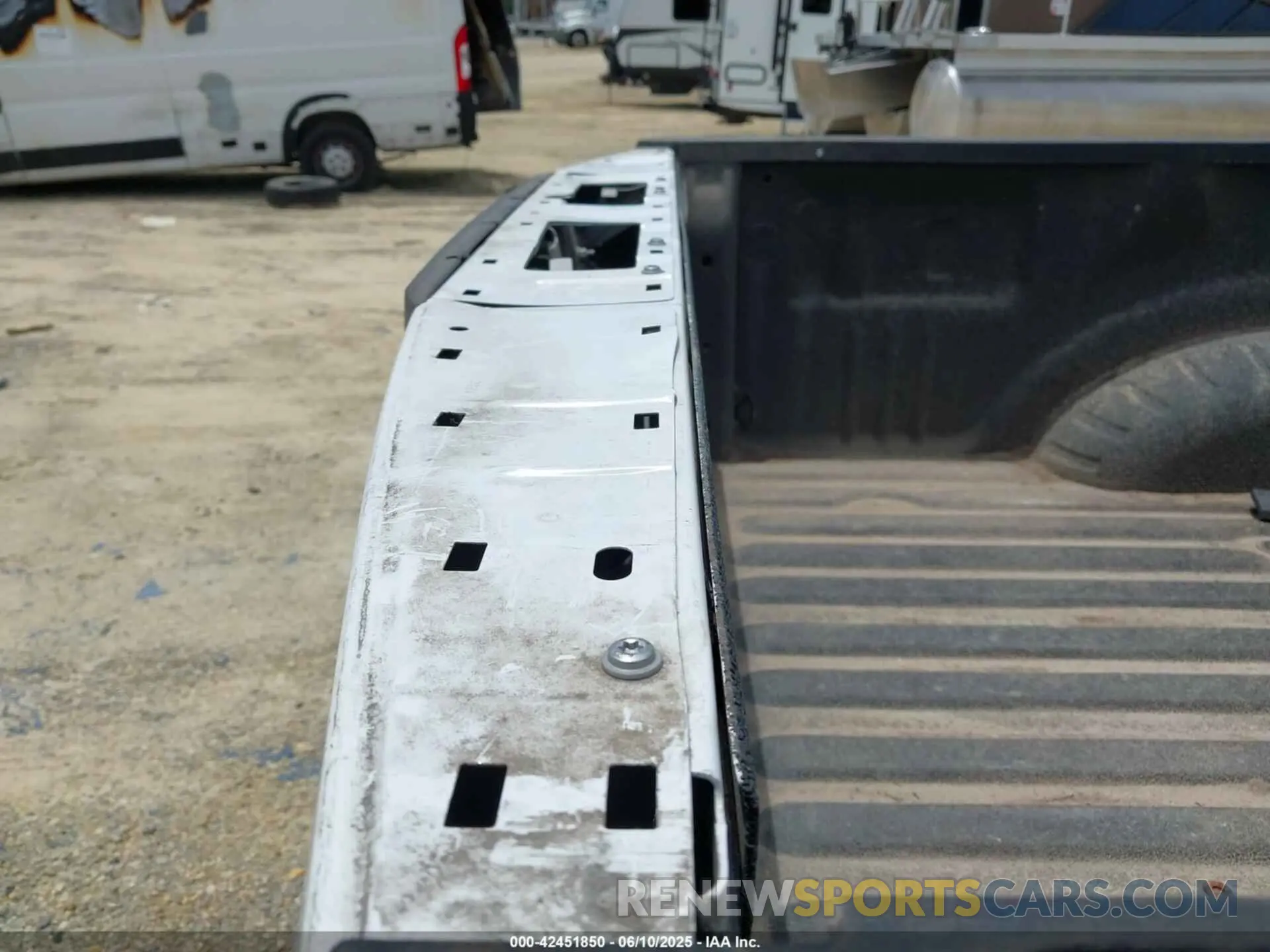 22 Photograph of a damaged car 1FT8W3BT8LED53314 FORD F-350 2020