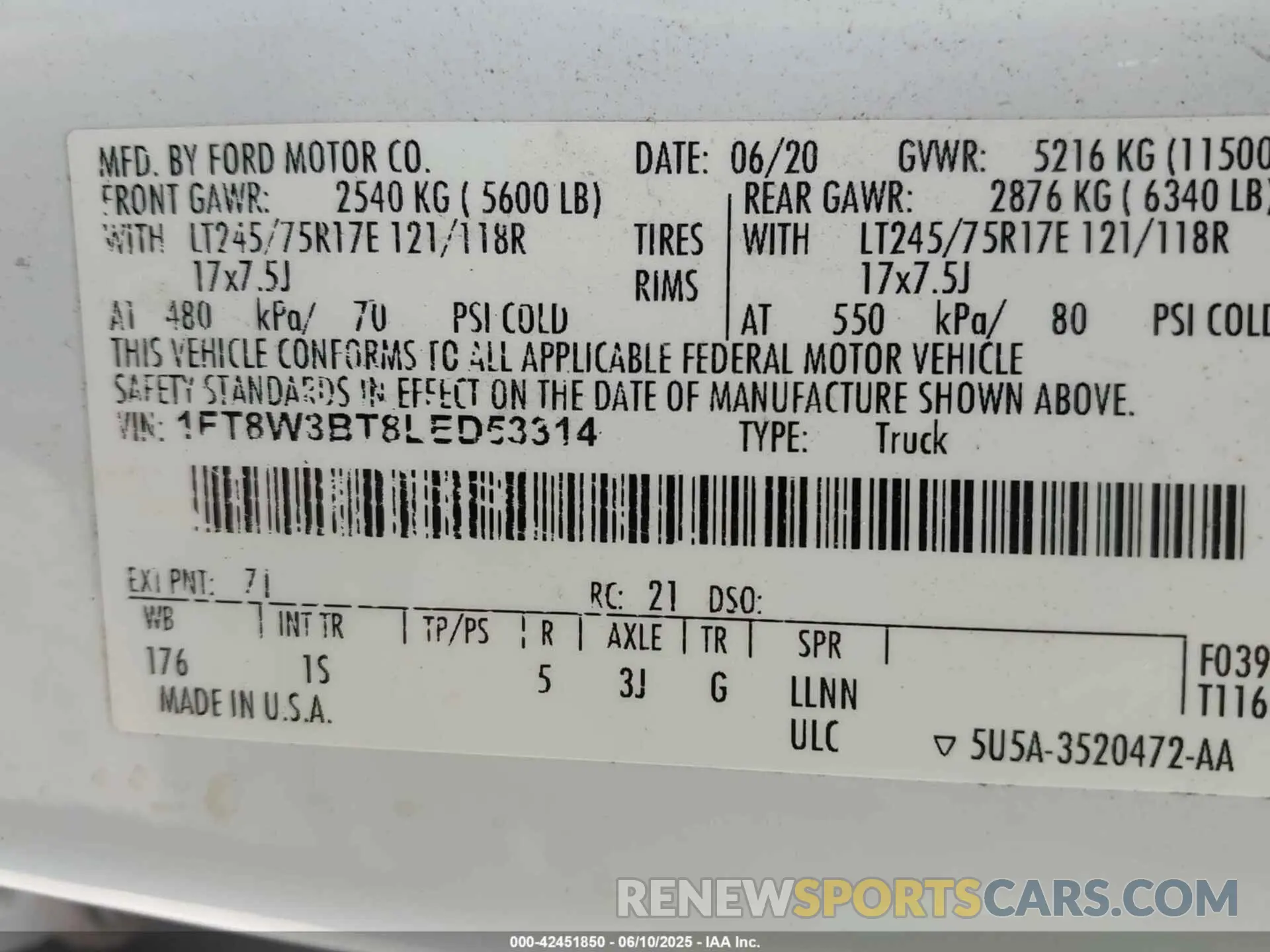 8 Photograph of a damaged car 1FT8W3BT8LED53314 FORD F-350 2020