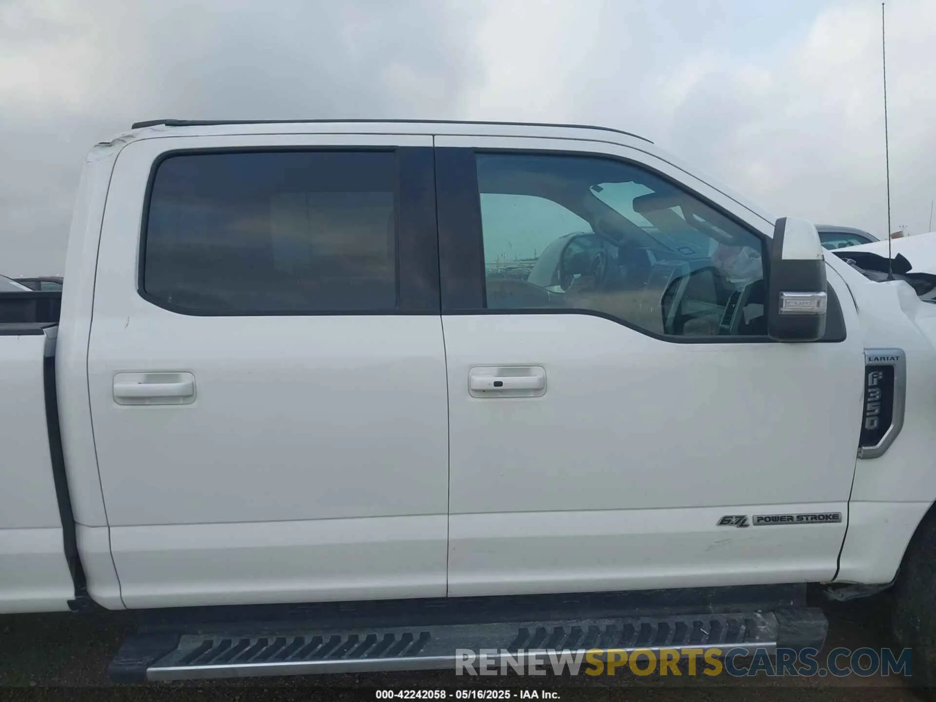 13 Photograph of a damaged car 1FT8W3BT9LED76262 FORD F-350 2020