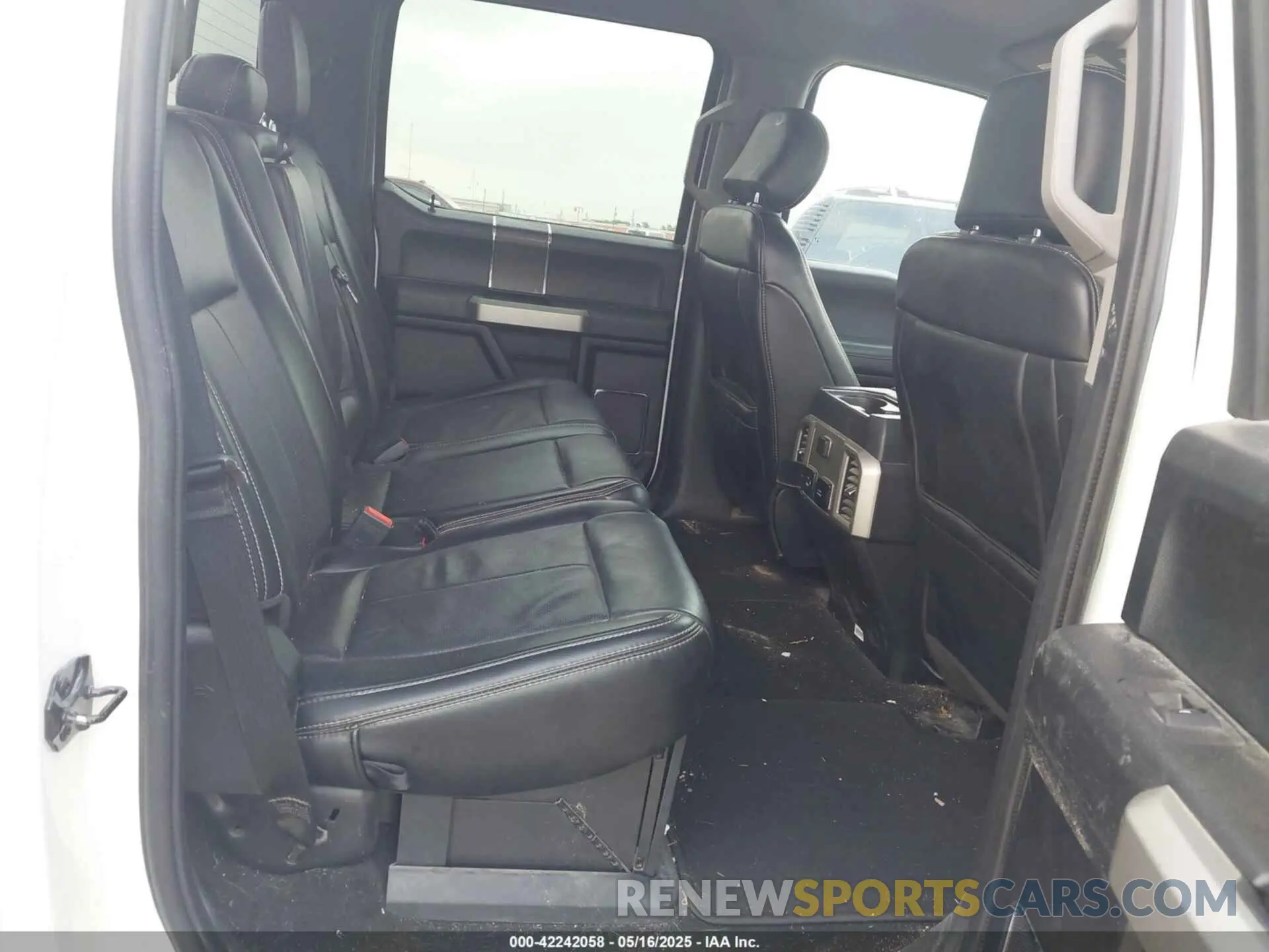 8 Photograph of a damaged car 1FT8W3BT9LED76262 FORD F-350 2020