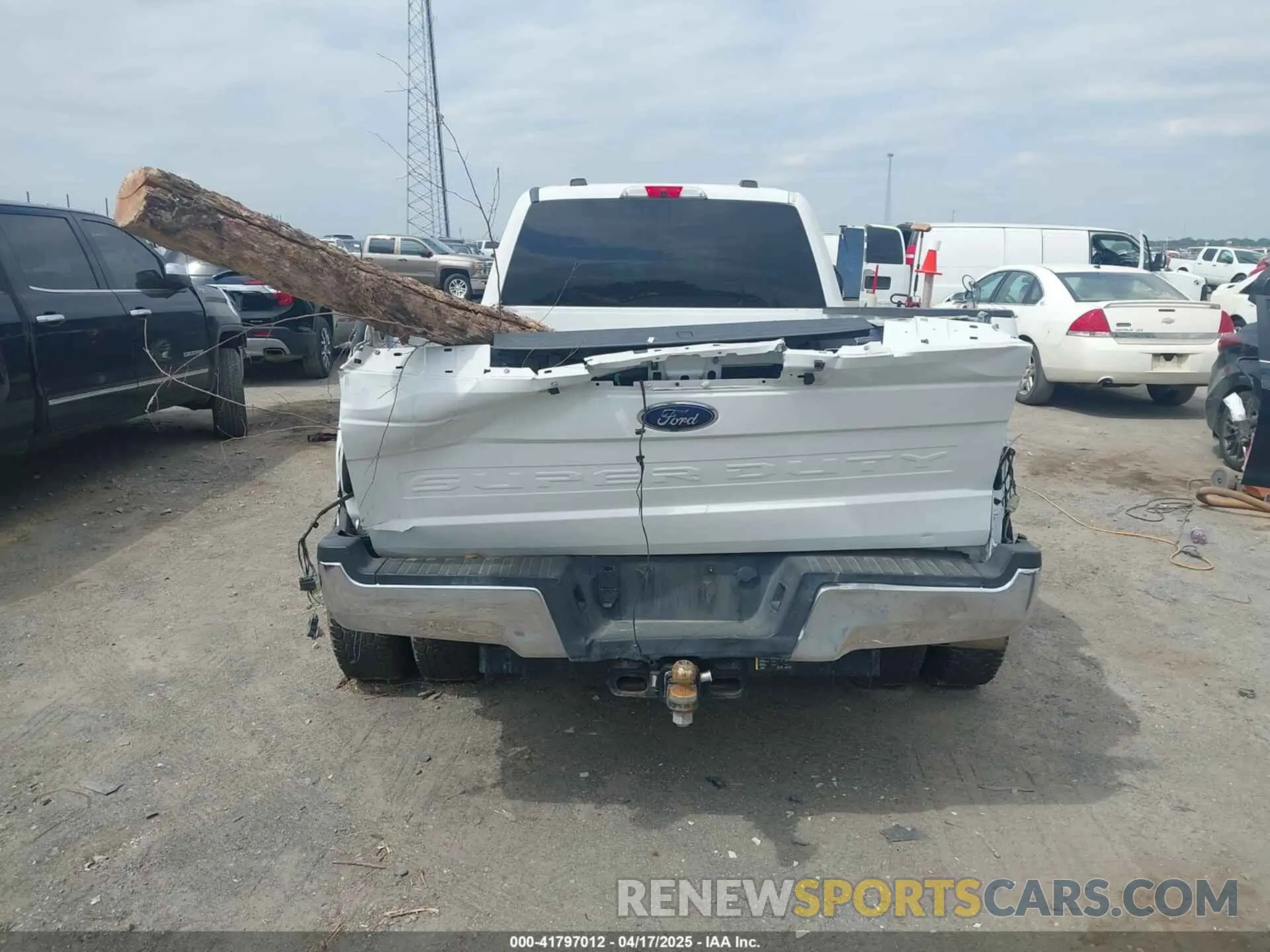 17 Photograph of a damaged car 1FT8W3DT1LEC88058 FORD F-350 2020