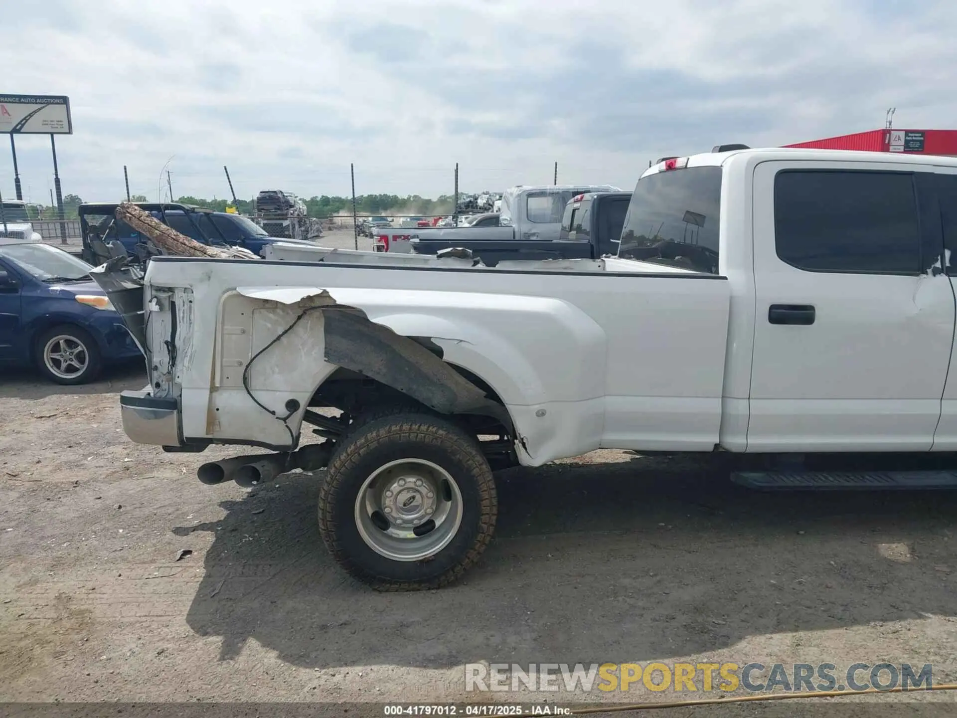 19 Photograph of a damaged car 1FT8W3DT1LEC88058 FORD F-350 2020