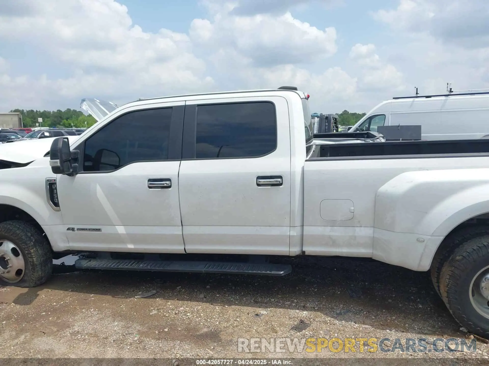 14 Photograph of a damaged car 1FT8W3DT5LEE68515 FORD F-350 2020