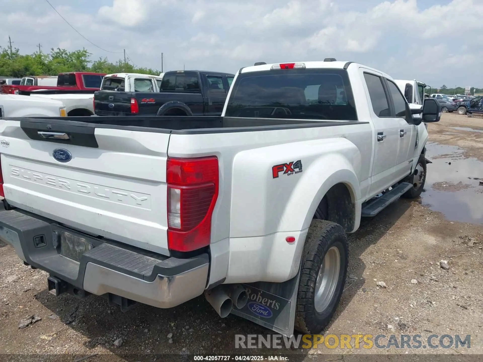 4 Photograph of a damaged car 1FT8W3DT5LEE68515 FORD F-350 2020