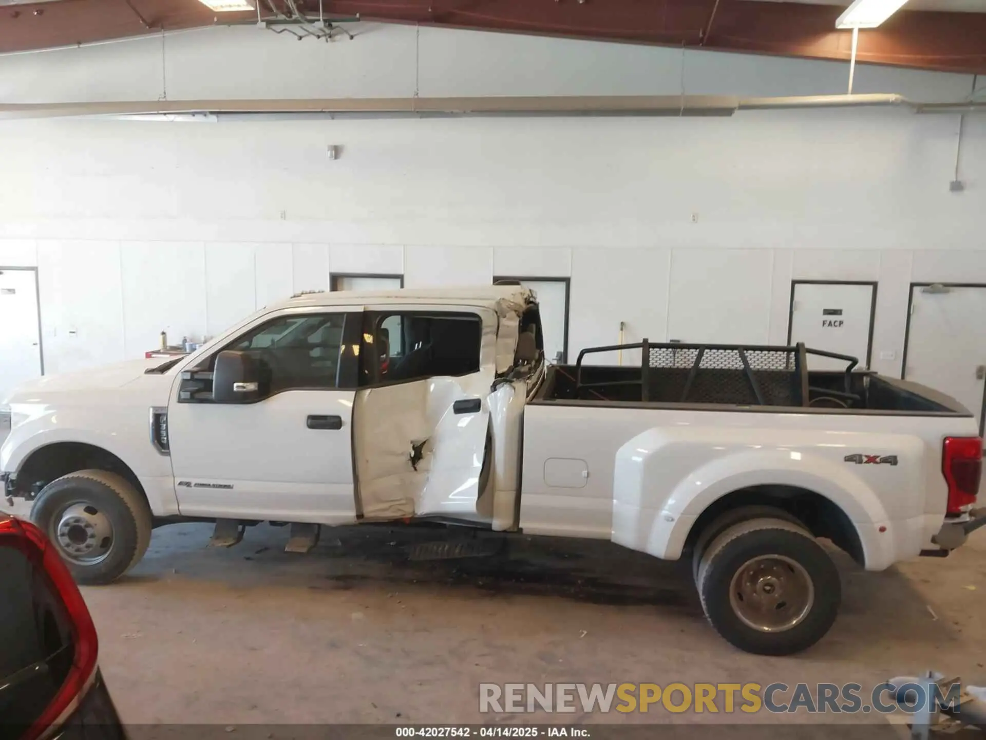 14 Photograph of a damaged car 1FT8W3DT8LEC45773 FORD F-350 2020